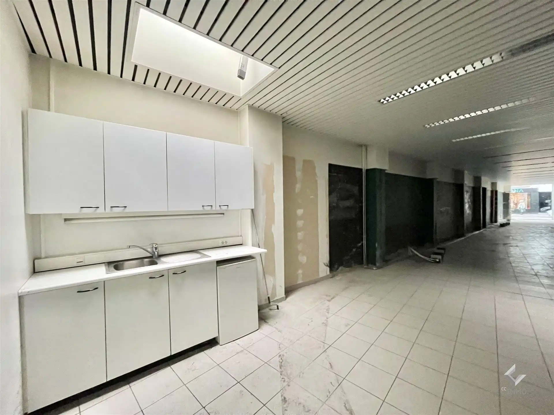 Ruim winkelpand ca. 240m² in het centrum van Kontich! foto 5