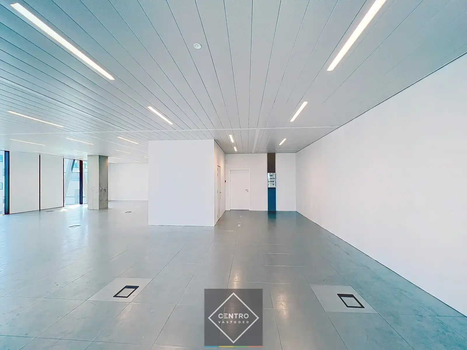 SCHERP GEPRIJSDE kantoorruimte (±240m²) met prachtige zichten in de Westwing Tower op de derde verdieping ! foto 18