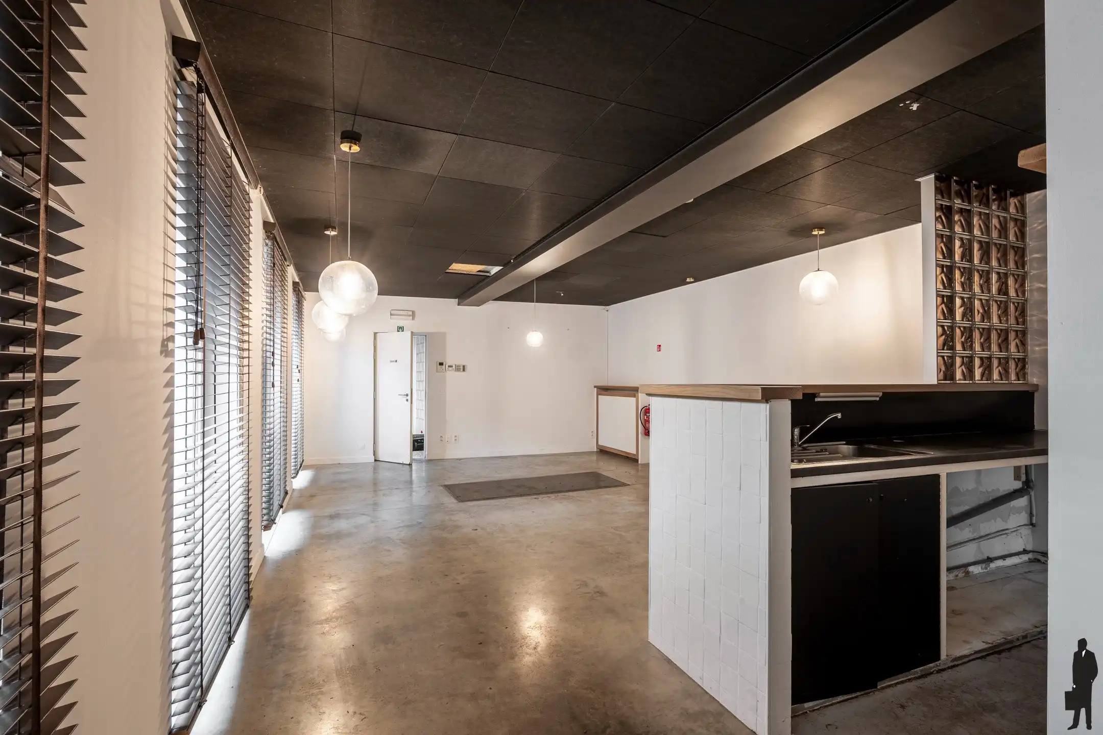 Kantoor/handelsruimte in het hartje van Hoogstraten foto 3