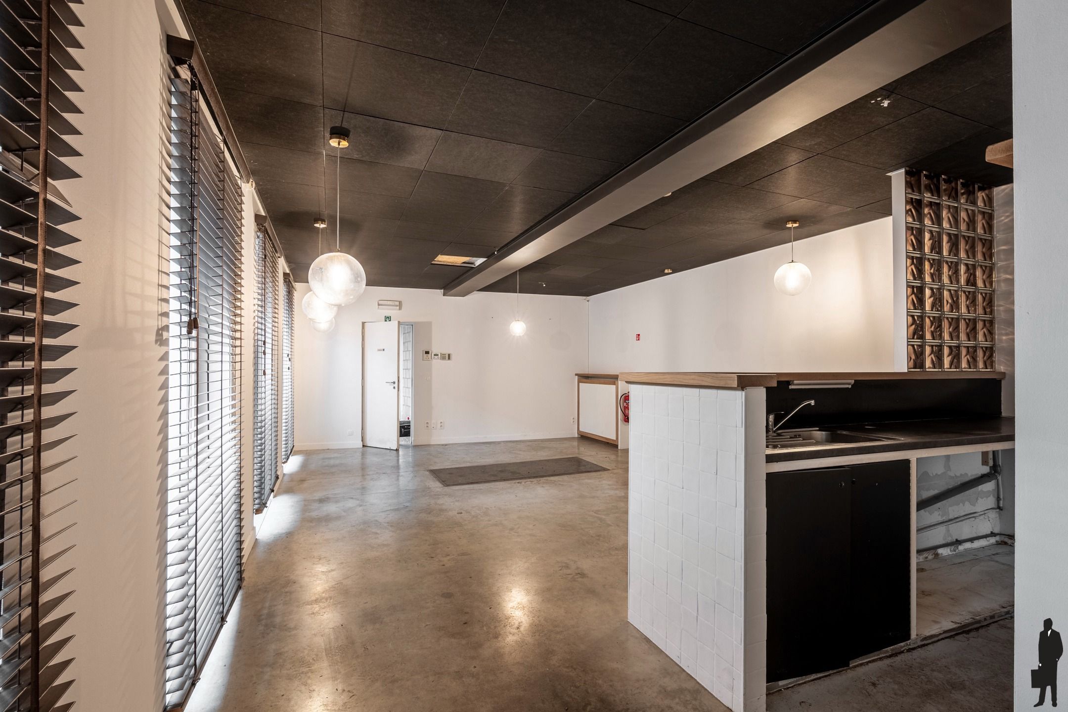 Kantoor/handelsruimte in het hartje van Hoogstraten foto 3