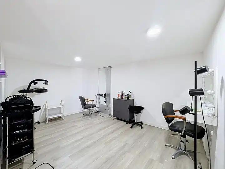Ruim handelspand met wellness, tuin en tal van mogelijkheden op 1.360 m² grond foto 4