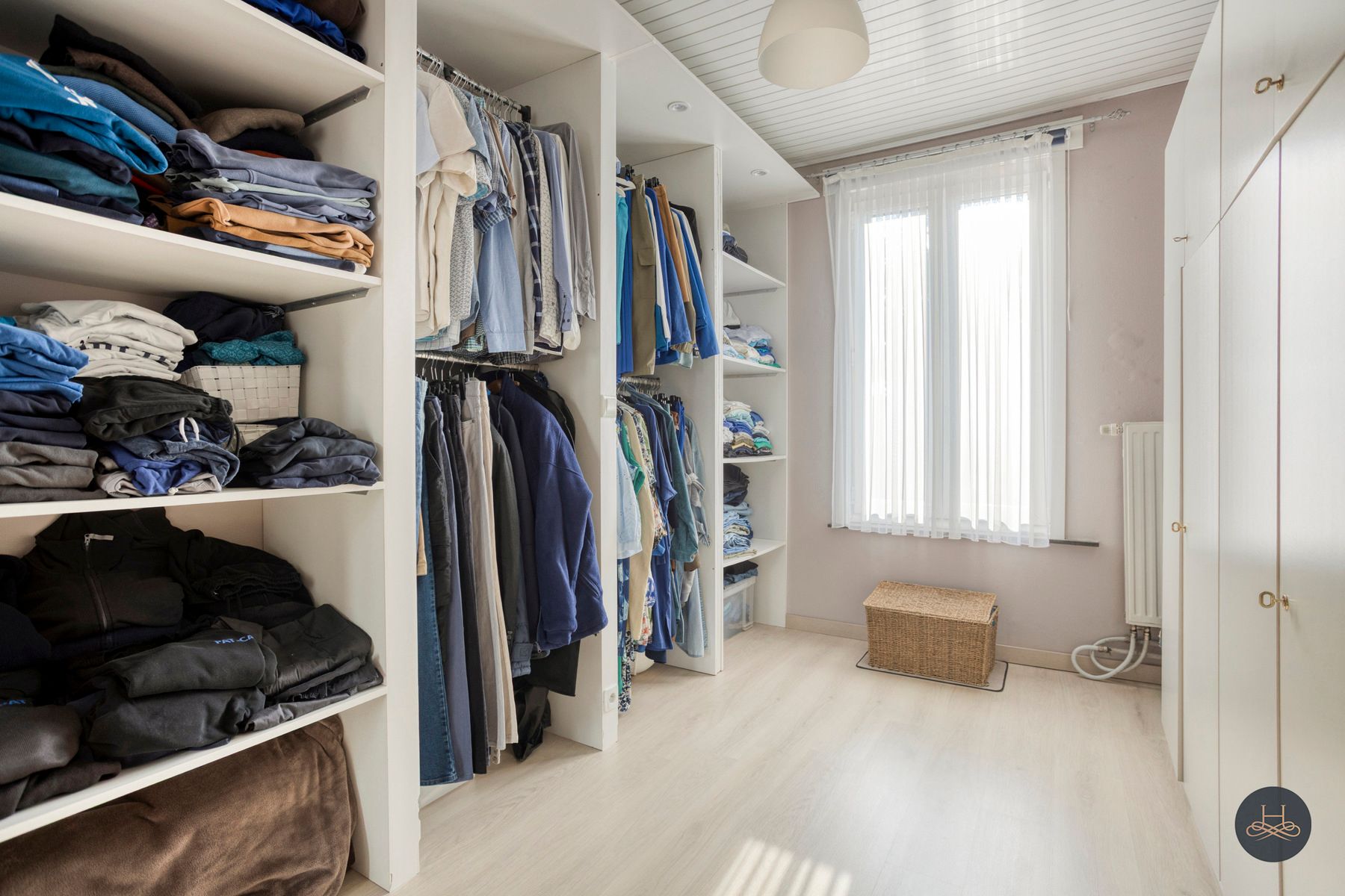 Instapklare ruime woning met tuin, oprit en royale garage foto 24