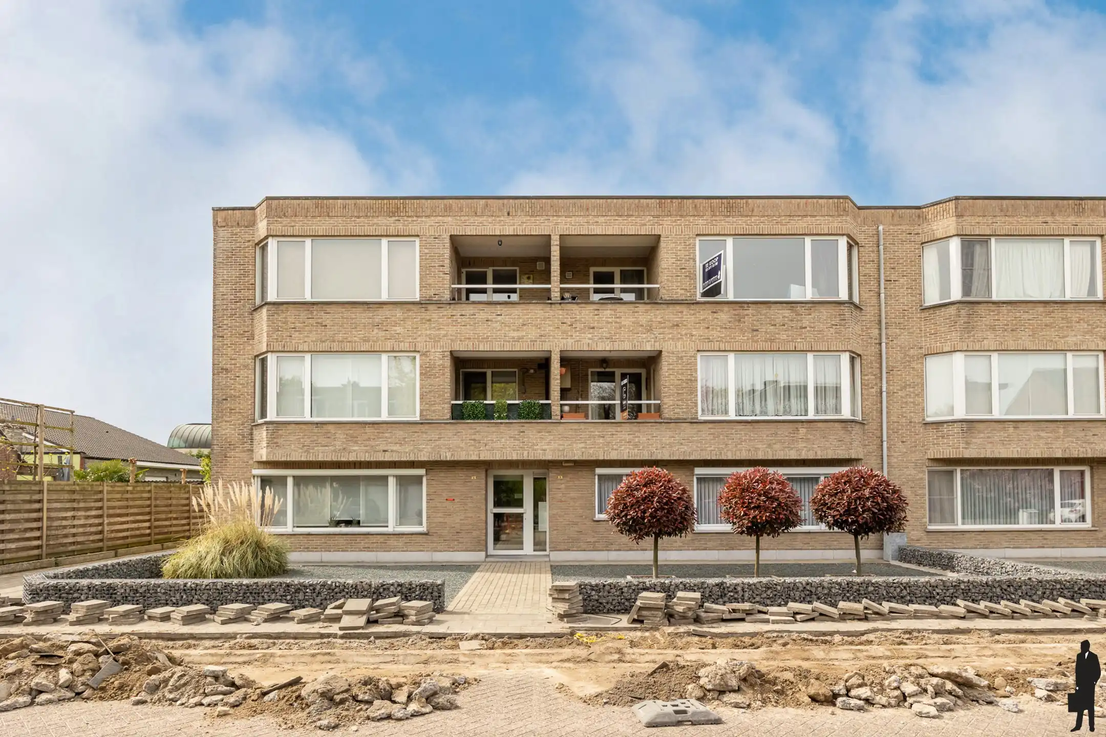 Ruim appartement met terras & garage te Burcht  foto {{pictureIndex}}