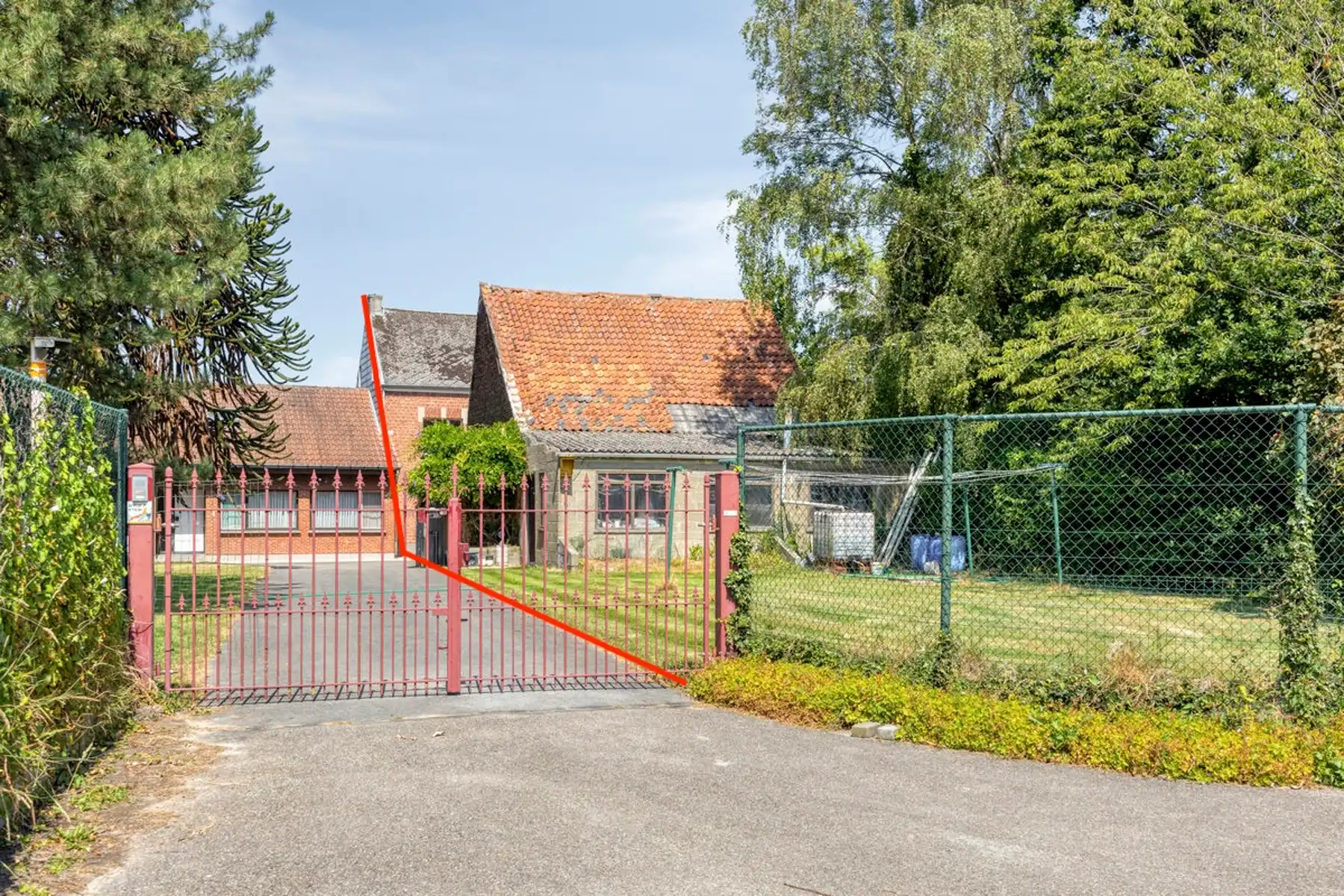 Te renoveren woning op uiterst rustige locatie foto 2