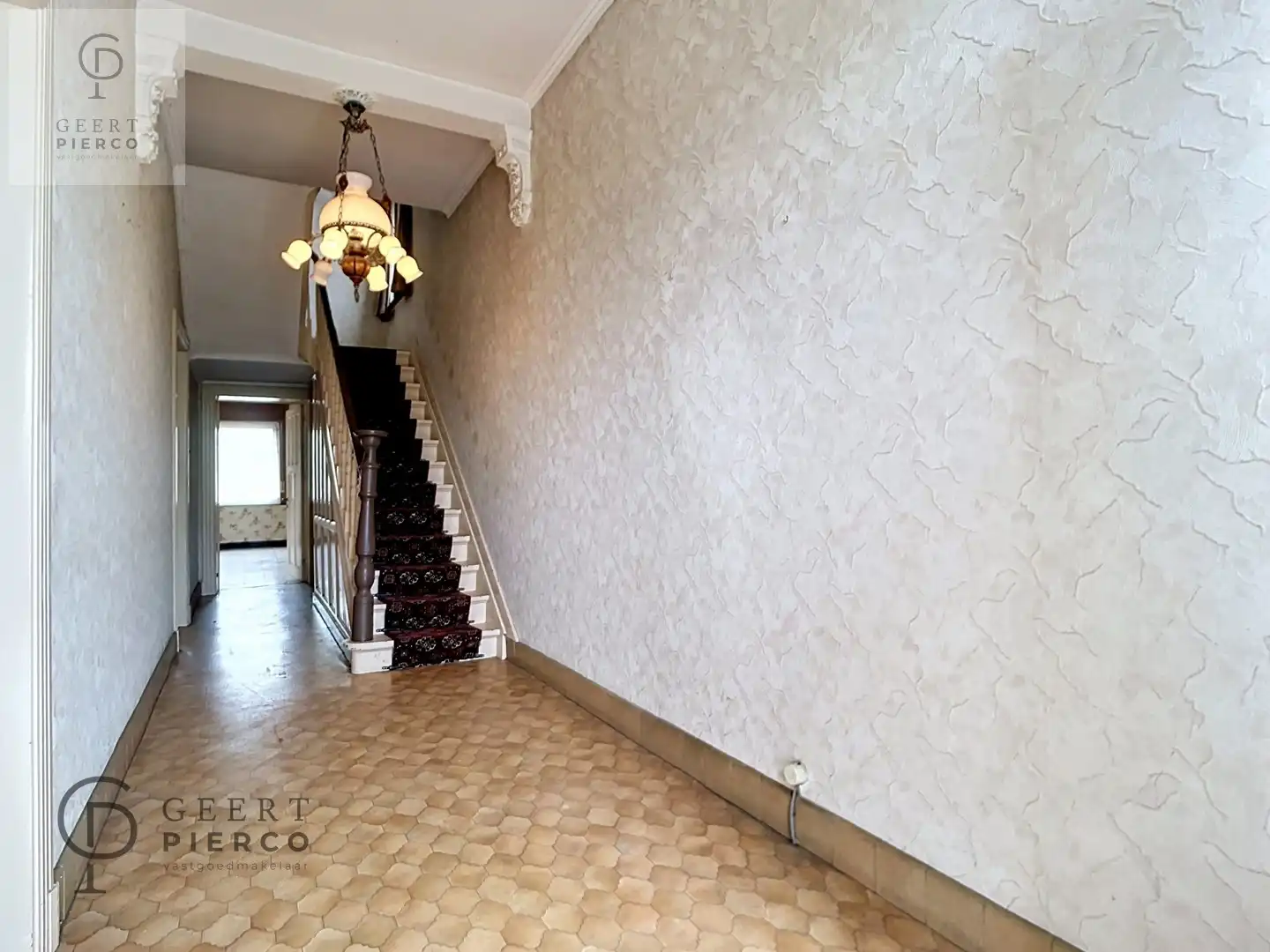 volledig te renoveren woonst met tal van opportuniteiten foto 3