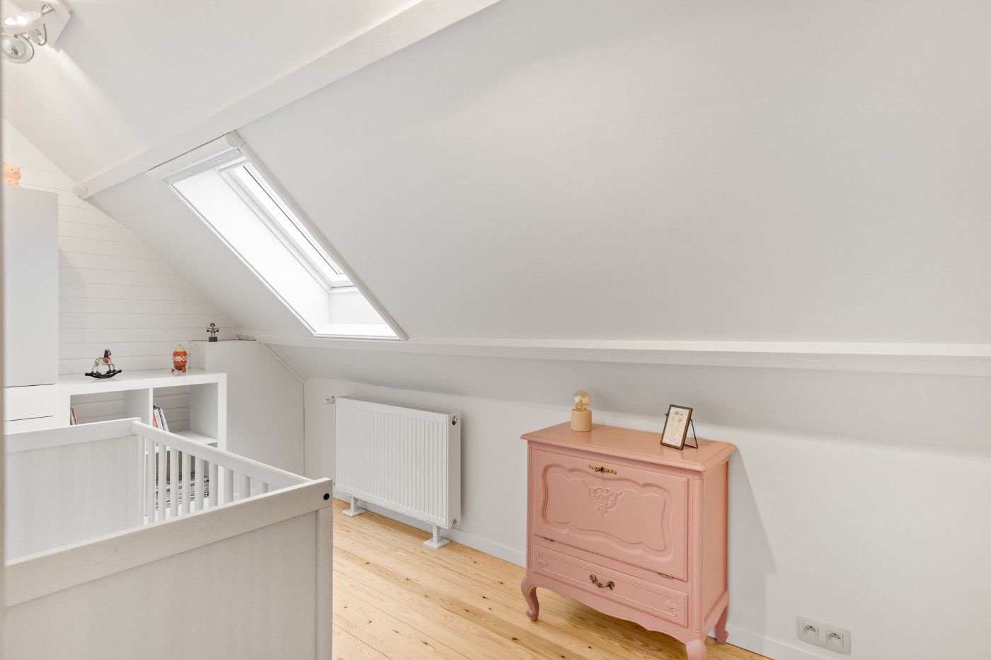 Super charmante, halfopen starterswoning met 2 slpk. en toffe tuin foto 18