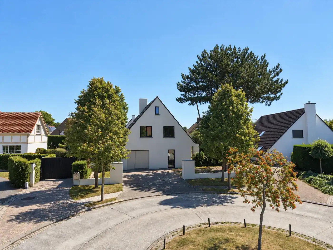 Alleenstaande en luxueus gerenoveerde villa op een rustige en residentiële ligging in Knokke foto 33