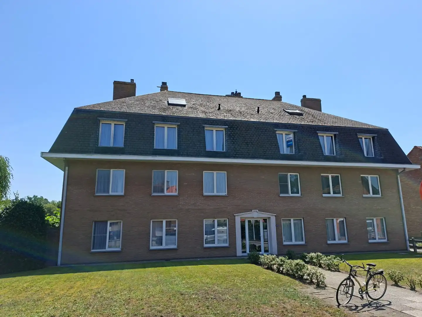 Ruim appartement met groot zonneterras foto {{pictureIndex}}