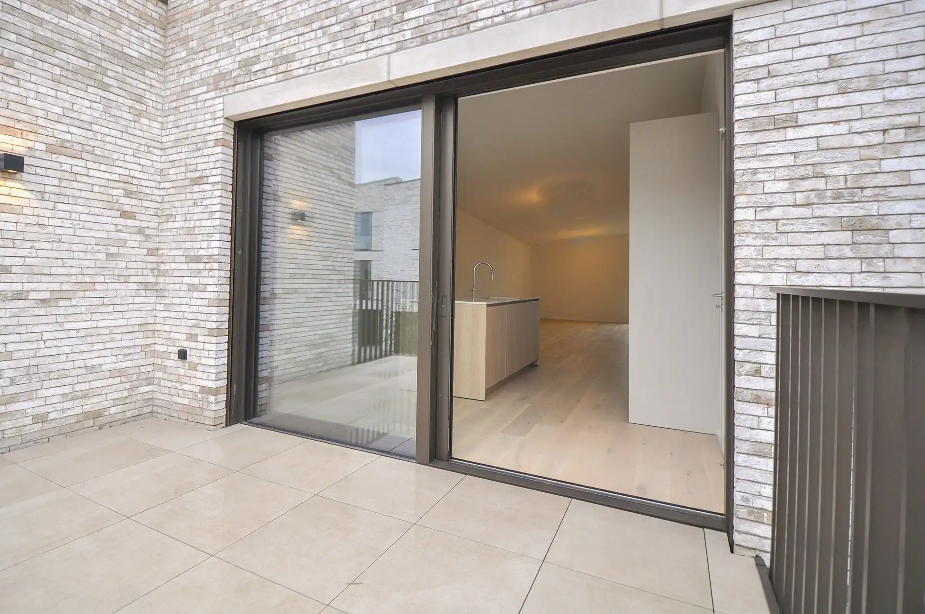 Nieuwbouw BEN-woning(bijna energie neutrale woning) in een autovrije, groene omgeving. foto 6