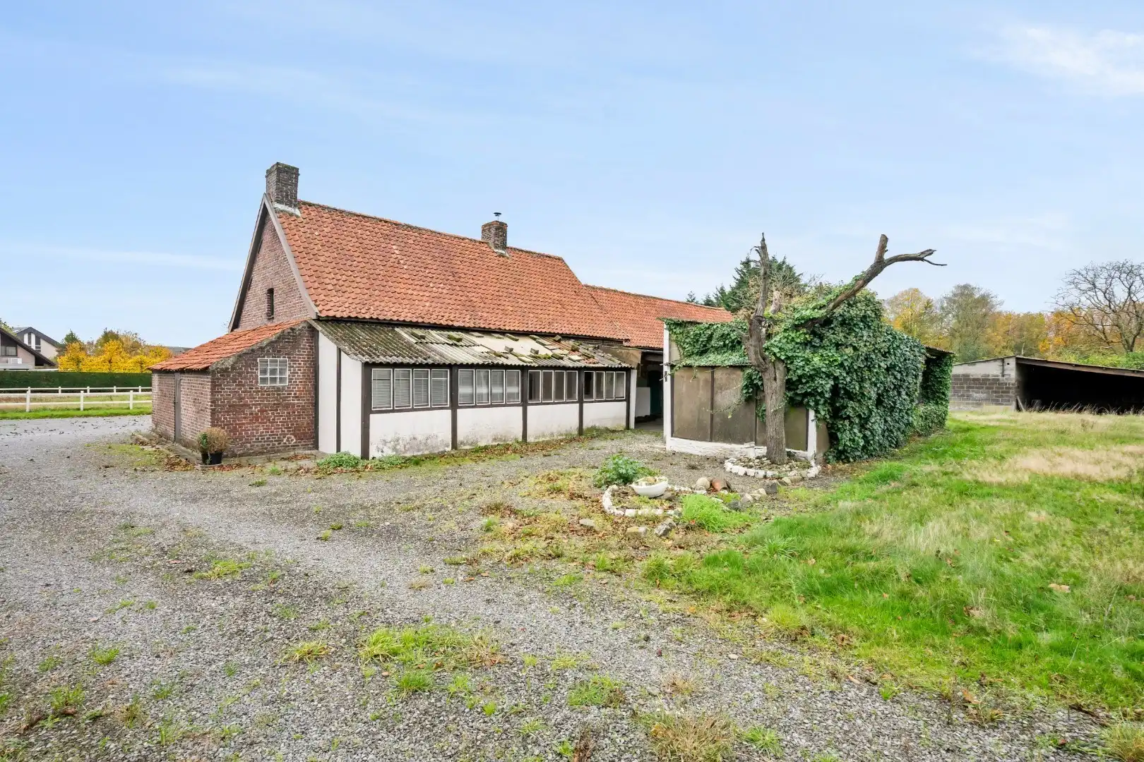 Te renoveren hoeve met prachtig landelijk verzicht in de Kapelhoek in Roeselare foto 8