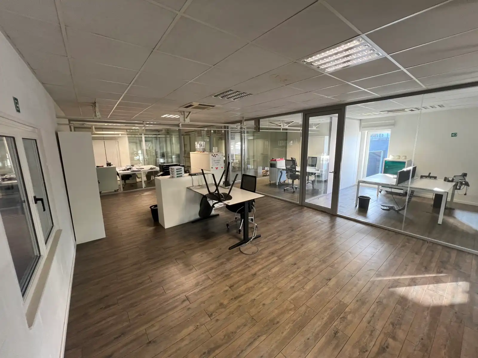 Opslagloods met kantoorfunctie op TOP - locatie te 1500 Halle. foto 11