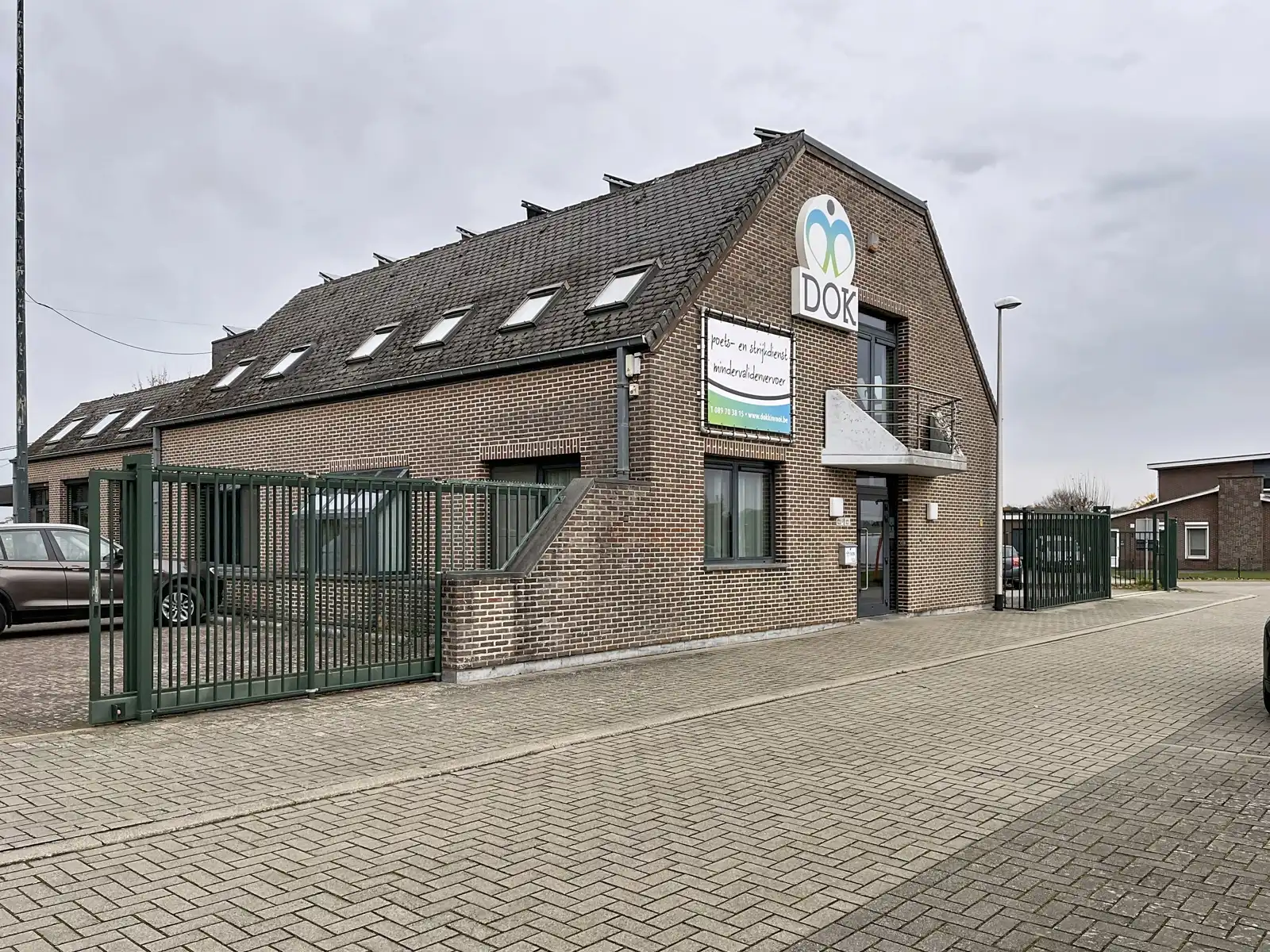 Vlot bereikbare kantoorruimtes in Kinrooi.  foto {{pictureIndex}}