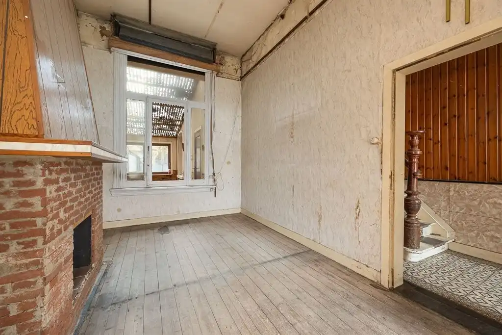 Verrassend ruime te renoveren woning met zonnige tuin foto 4