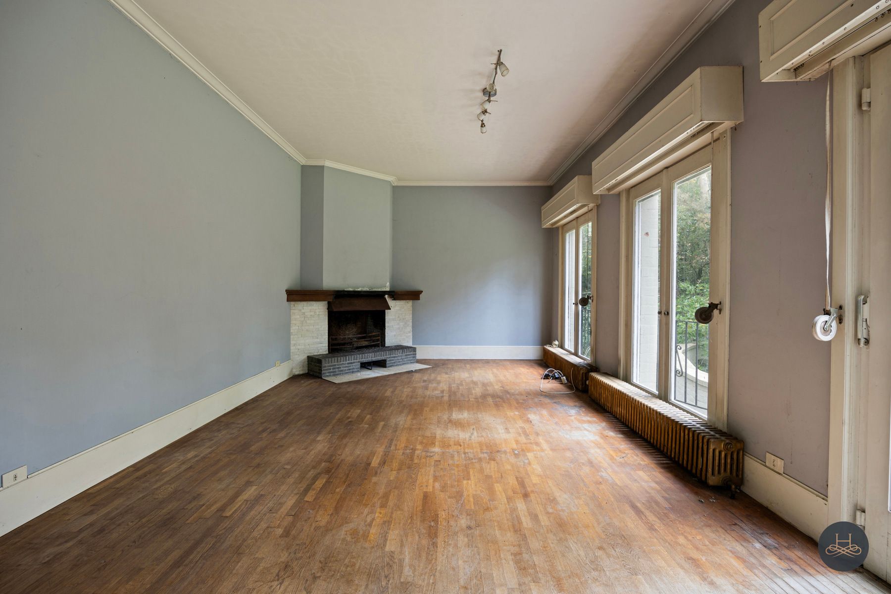 Unieke kasteelvilla als prachtig renovatieproject foto 8