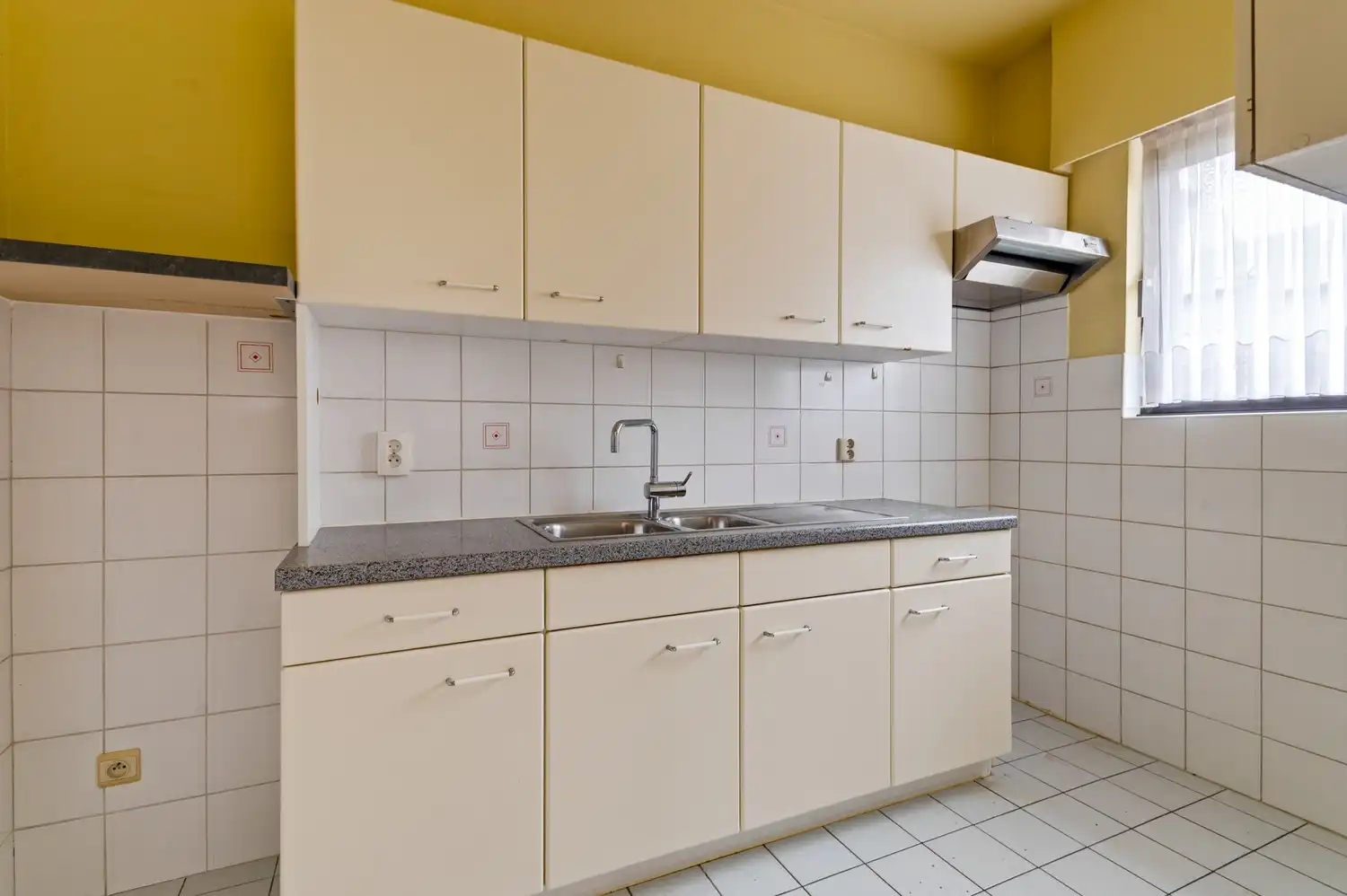 Gelijkvloers appartement met 2 slaapkamers en tuintje in Wijnegem! foto 6