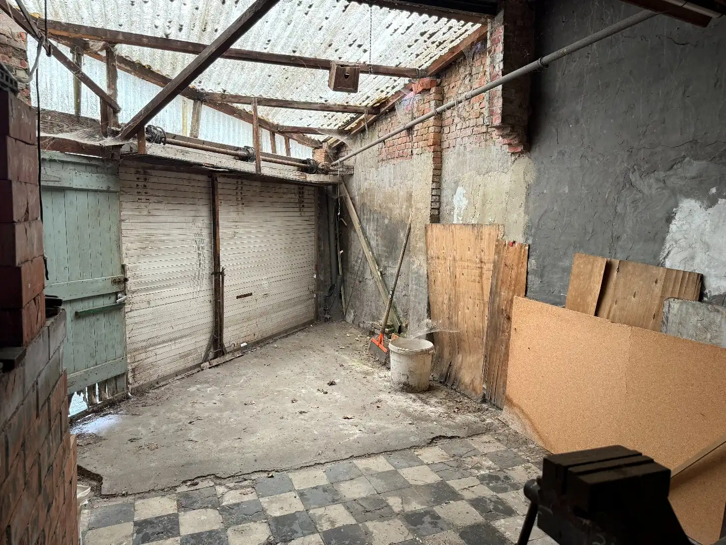 Te renoveren stadswoning met 4 slpk, koer en garage foto 28