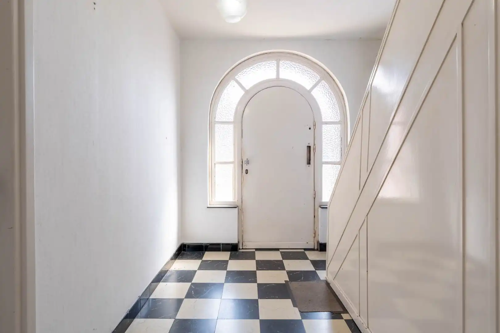 Charmante, te renoveren woning op een perceel van 9a14ca met ruime garage in achtertuin!  foto 5