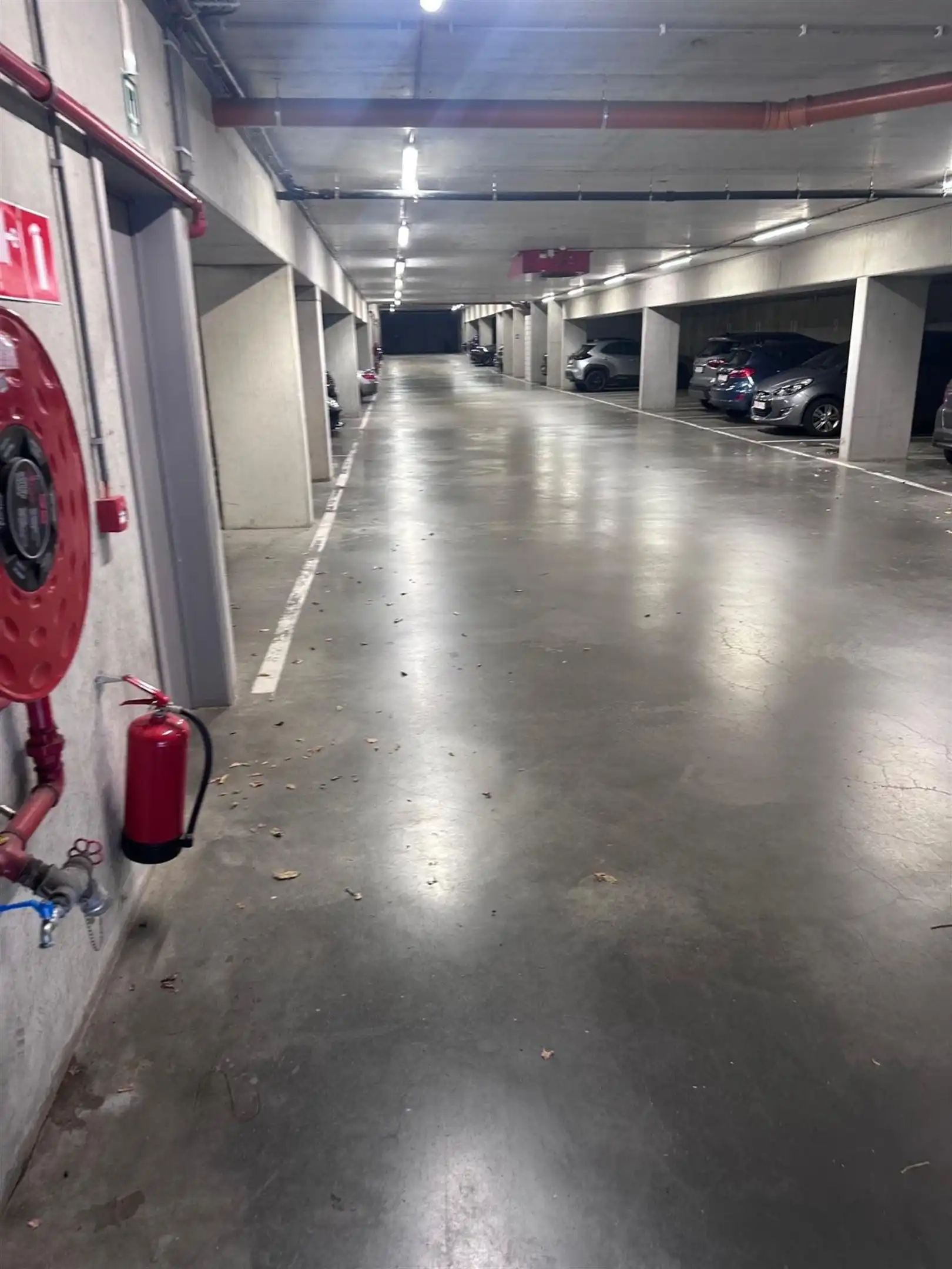 Ondergrondse autostaanplaats op goed bereikbare locatie foto 4