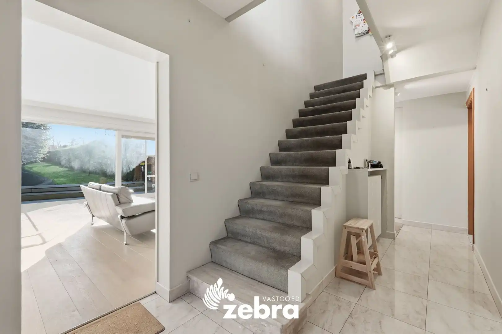 Halfopen bebouwing met praktijk- of kantoorruimte in centrum Tielt foto 3