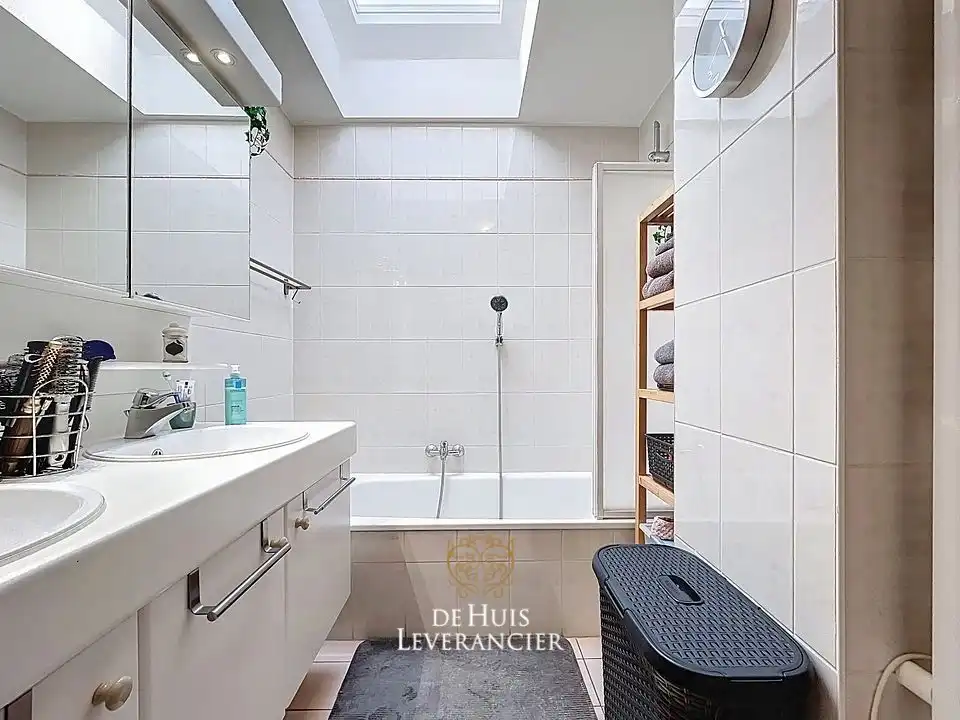 Uw eigen plek aan zee: stijlvol duplex-appartement met 3 slpks in het hart van Koksijde foto 18
