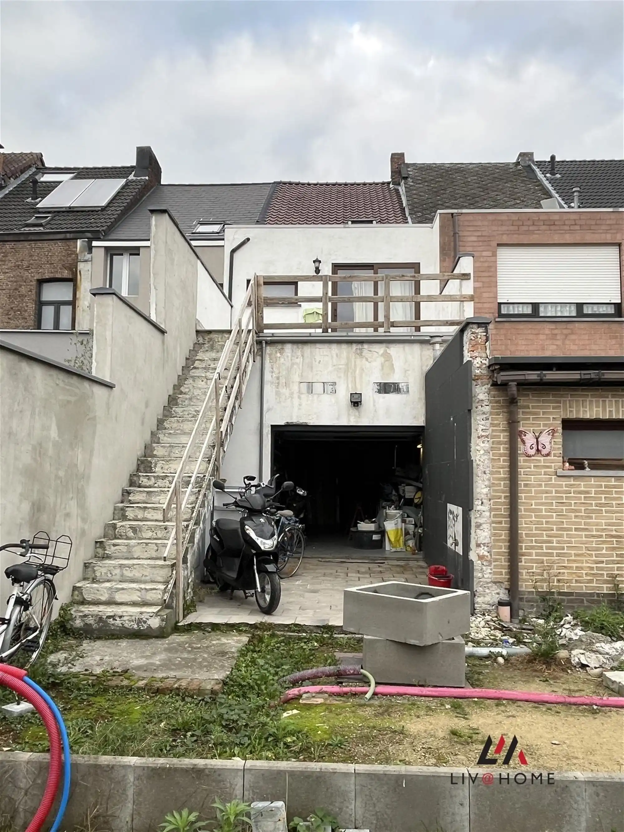Hoofdfoto van de publicatie: Bel-etage met atelier, tuin én garage in Mechelen