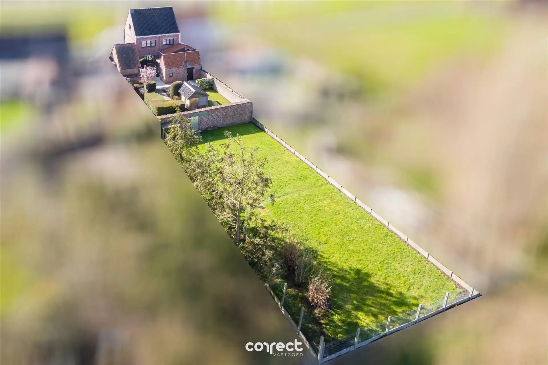 Landelijk gelegen, zeer goed onderhouden woning op een groot perceel. foto 2