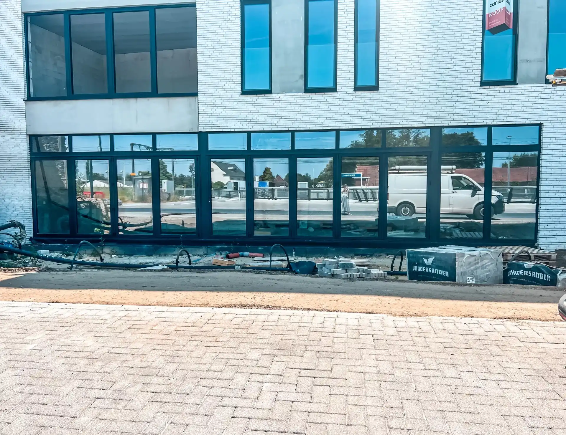 Commerciële ruimte te koop foto {{pictureIndex}}