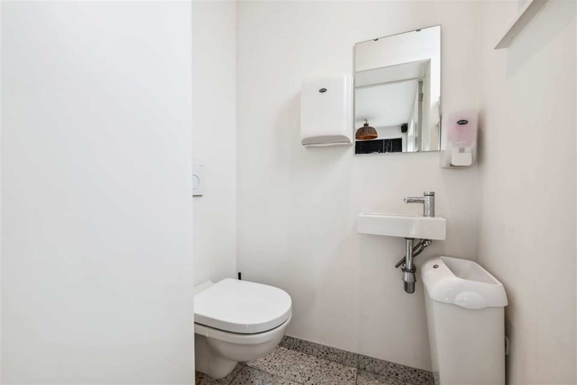 INTERESSANTE OPBRENGSTEIGENDOM MET HANDELSRUIMTE EN APPARTEMENT  foto 23
