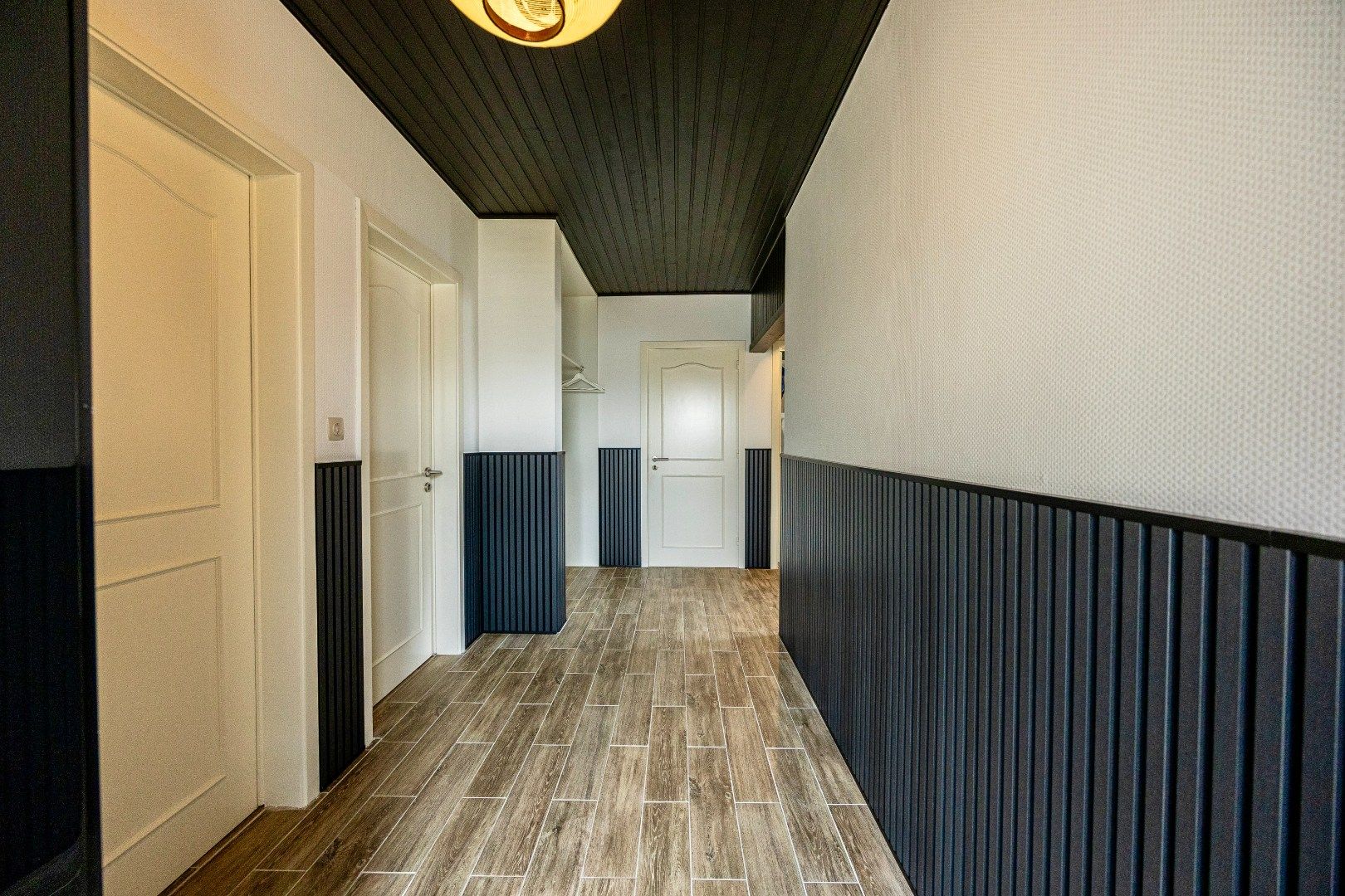 Ruime bungalow te koop met 2 slpk, garage en tuin foto 4