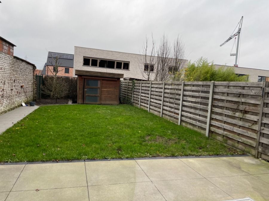 EENGEZINSWONING + tuin foto 5