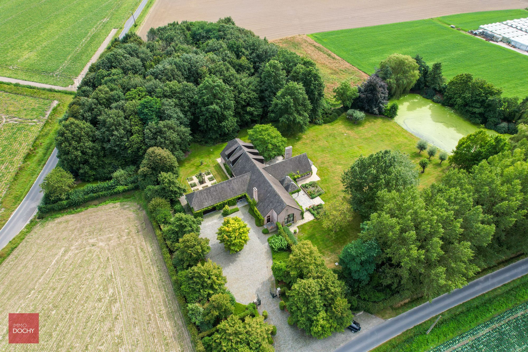 Ruim landhuis in prachtig domein van ca. 2ha foto 3