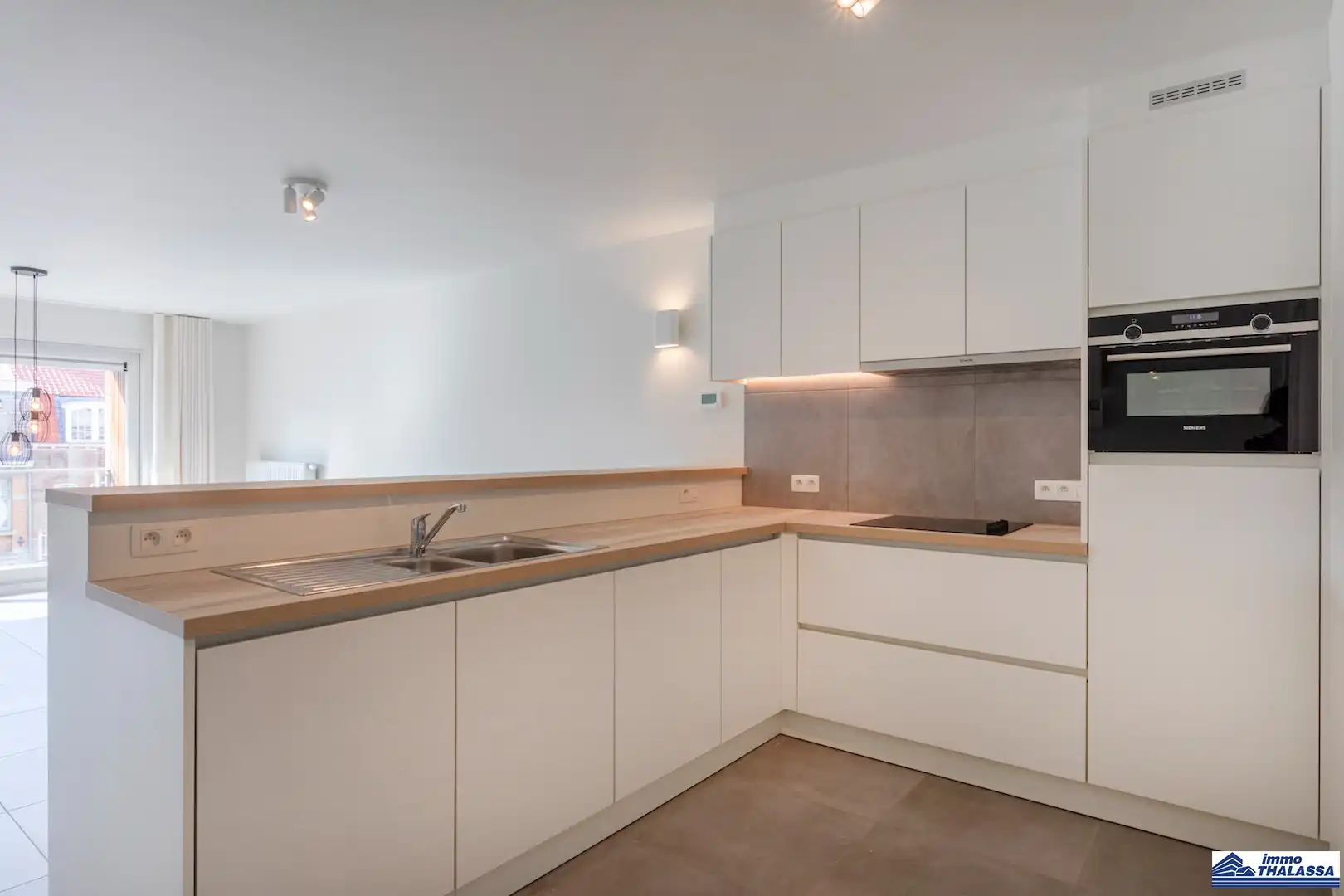 Zongericht woonappartement in hartje De Panne foto 5