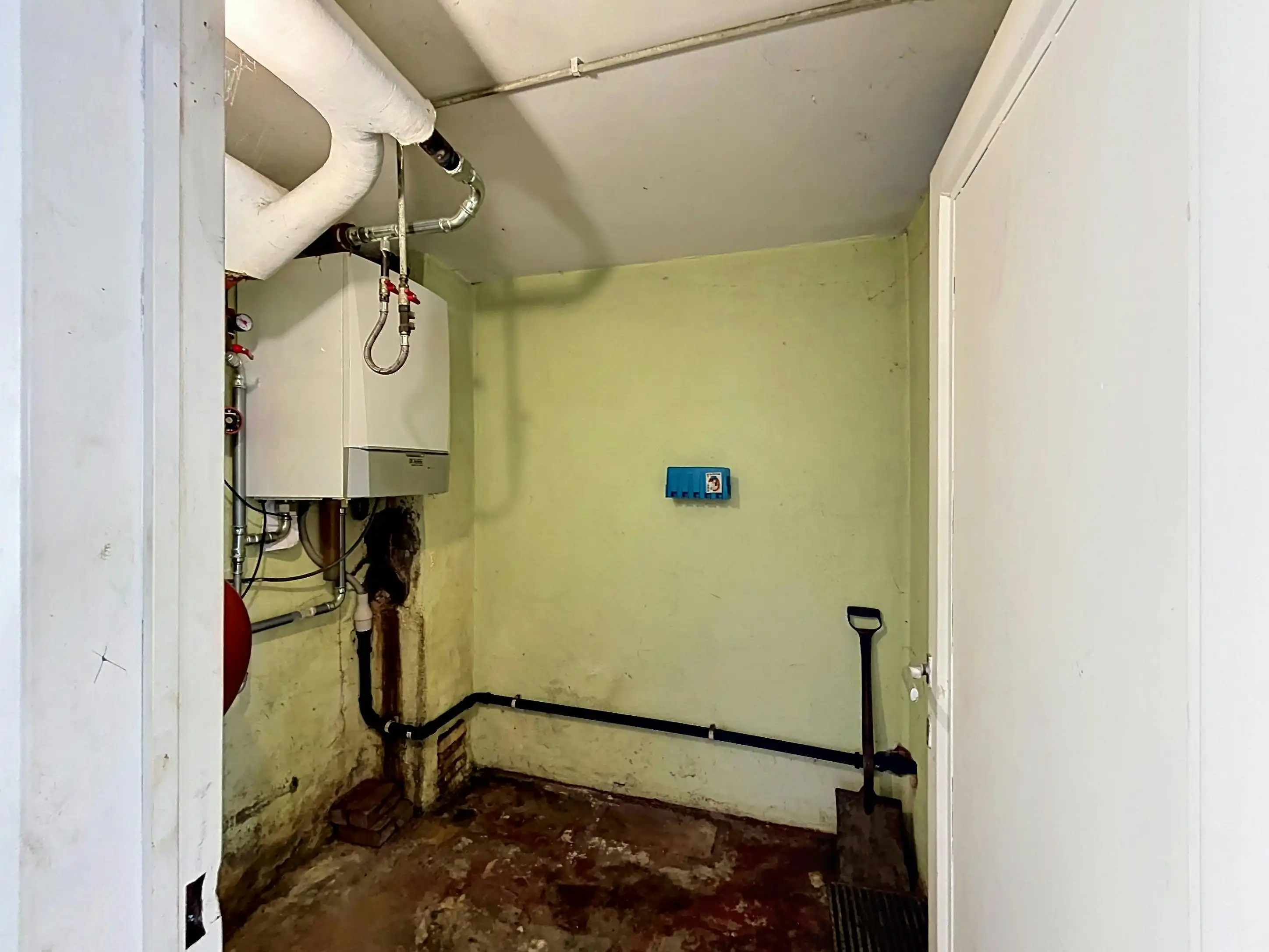 Garagebox te koop in Merksem met automatische poort foto 7