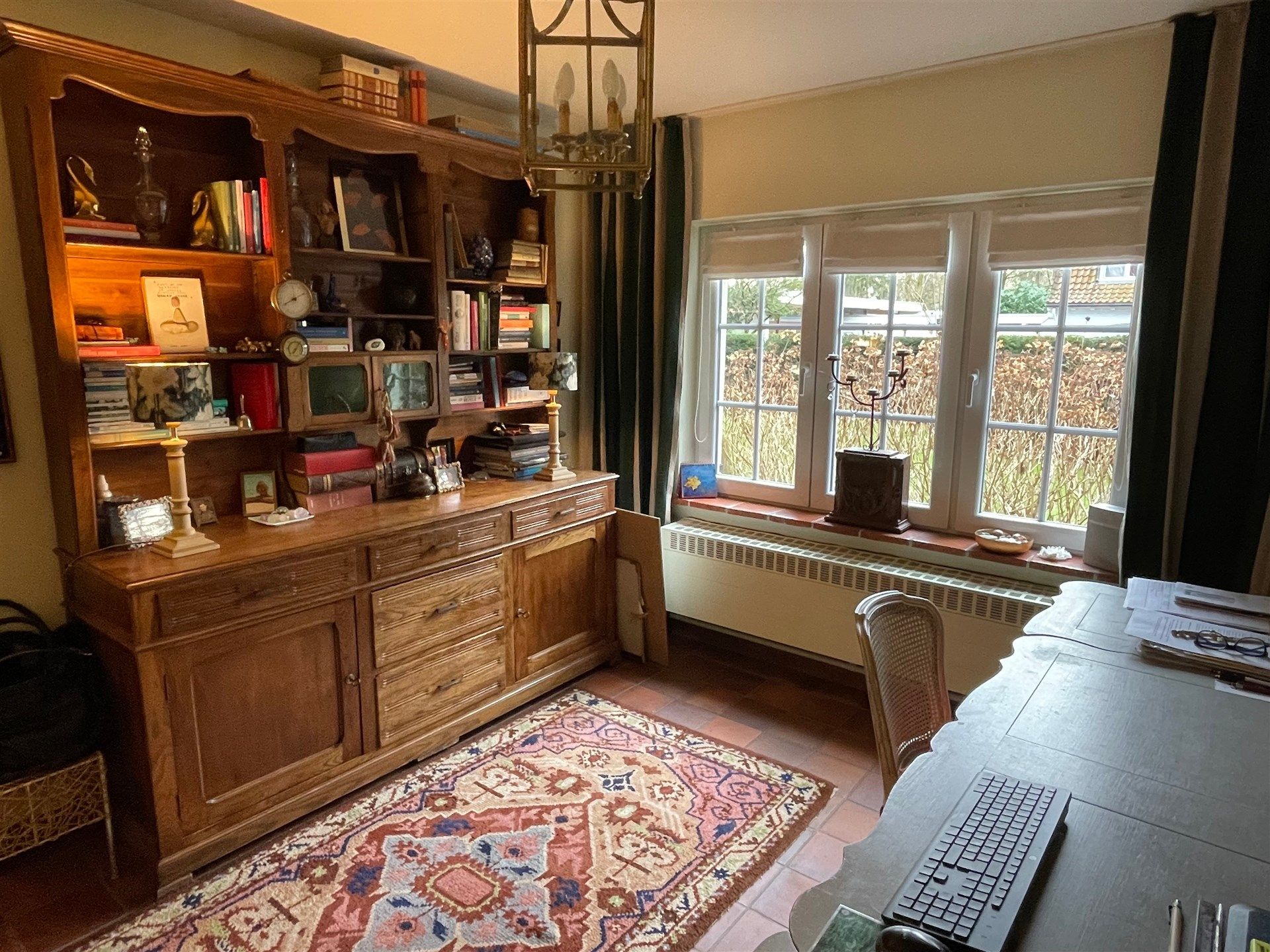 Prachtig midden in het groen gelegen villa in landelijke stijl met tuin en garage. foto 27