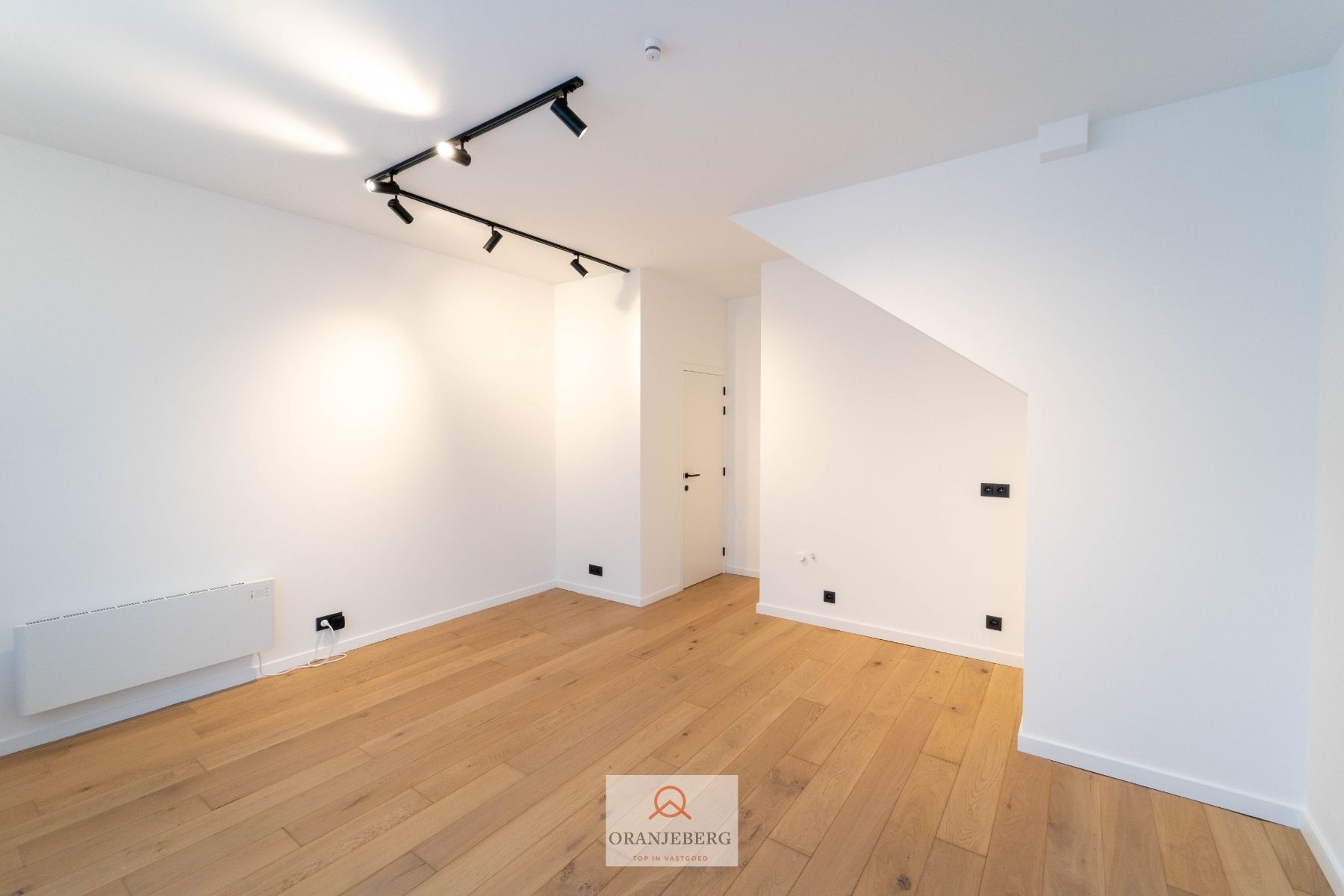 Lichtrijke handels-/ kantoorruime te koop te Sint-Amandsberg foto 11