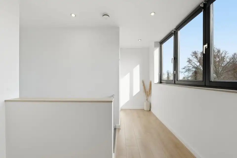 KNAP APPARTEMENT MET 3 SLKS EN EEN RUIM TERRAS IN BILZEN-HOESELT foto 21