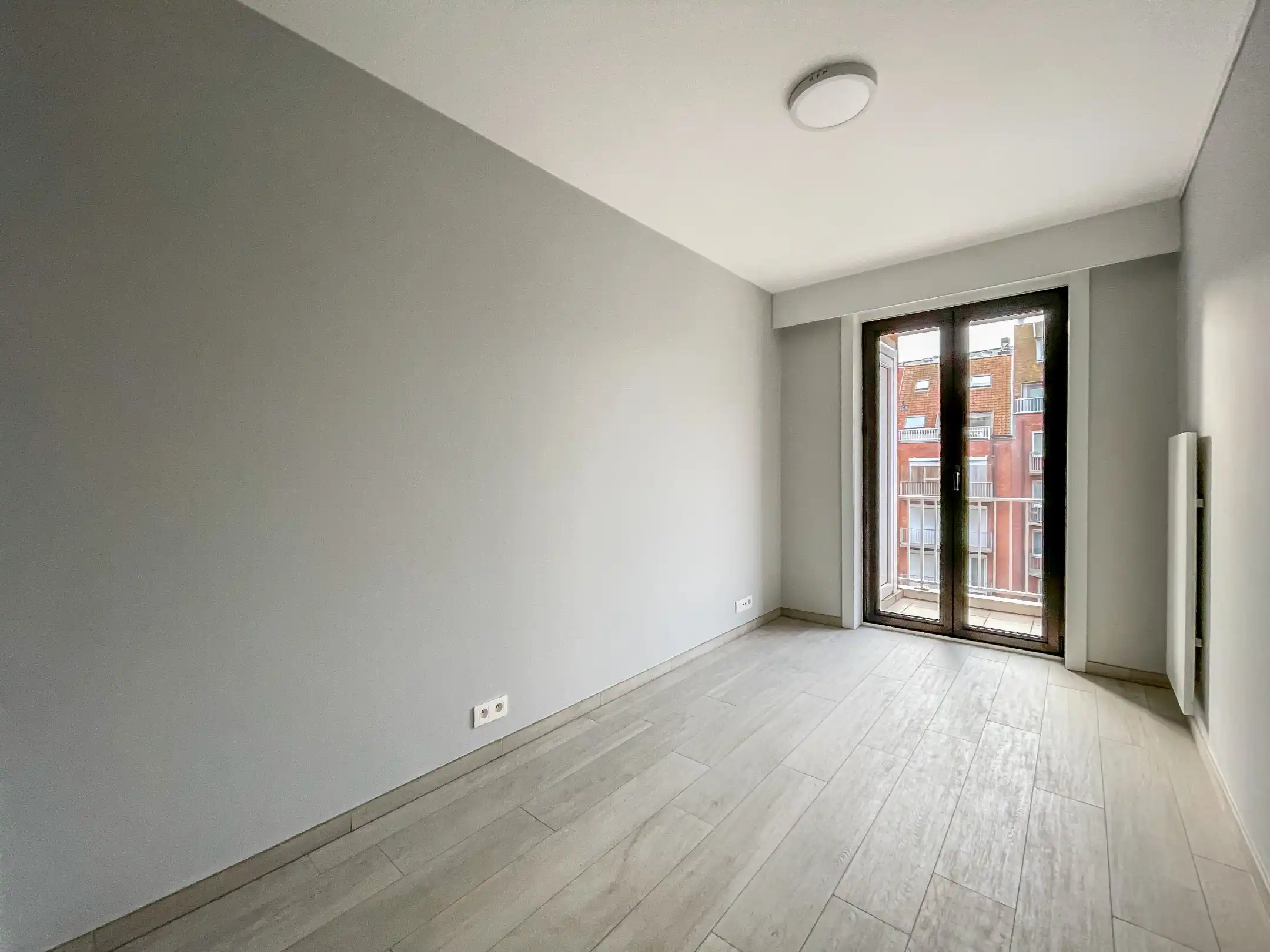Verzorgd appartement met FRONTAAL ZEEZICHT, gelegen op de zeedijk vlakbij het Albertplein. foto 18