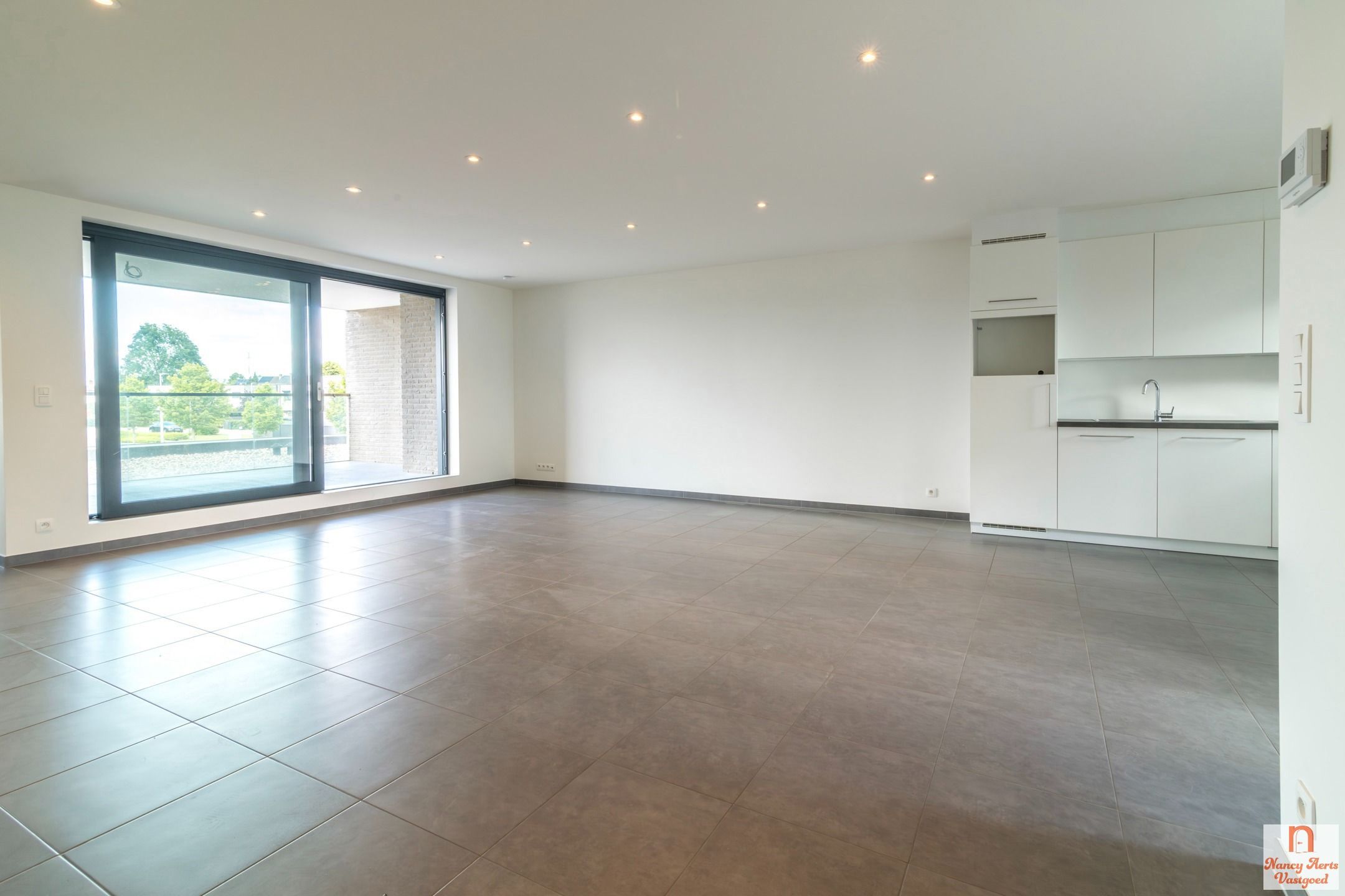 Licht en ruim duplexappartement met parking in Hasselt  foto 12