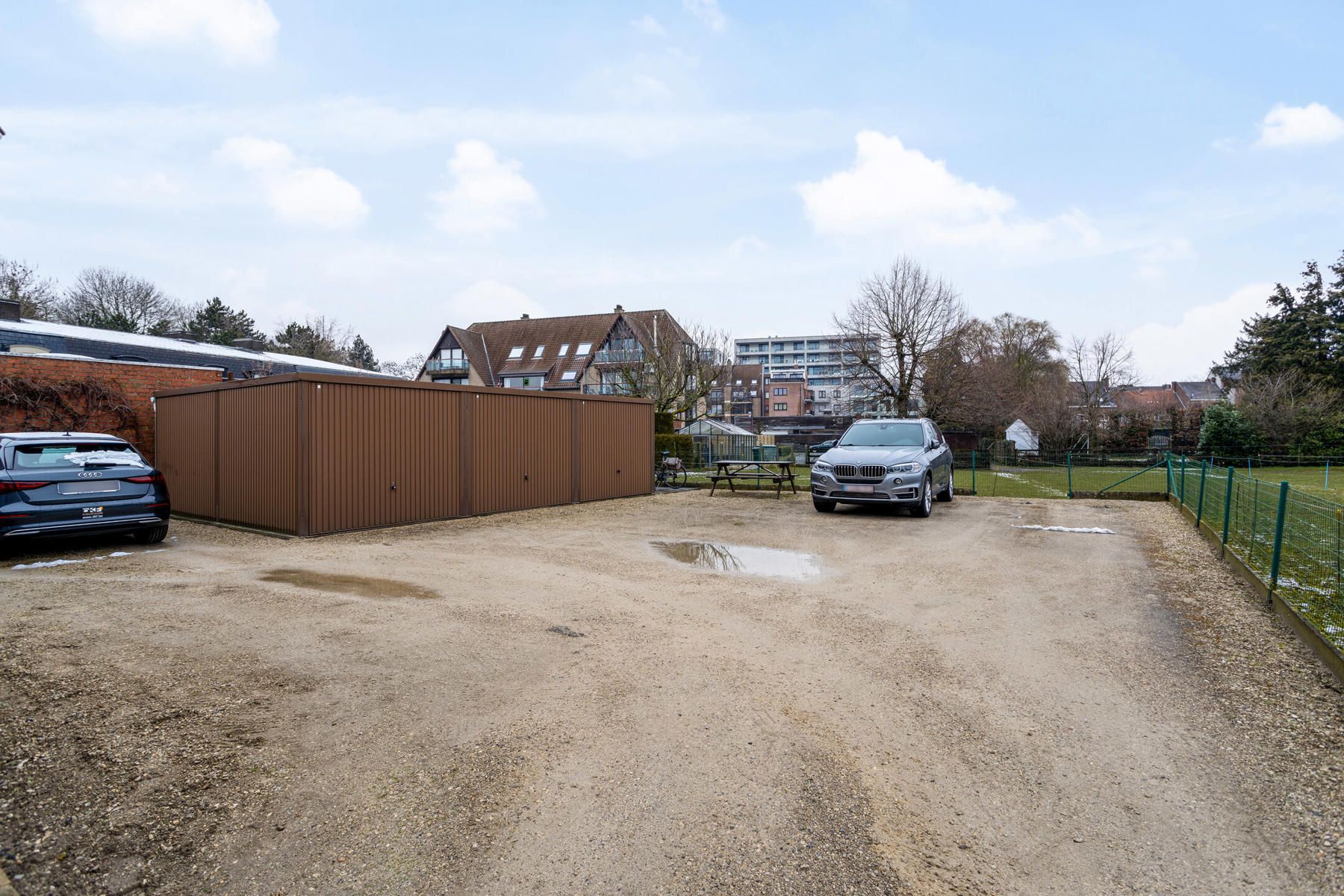 Opbrengsteigendom met handelsruimte en 2 appartementen foto 32