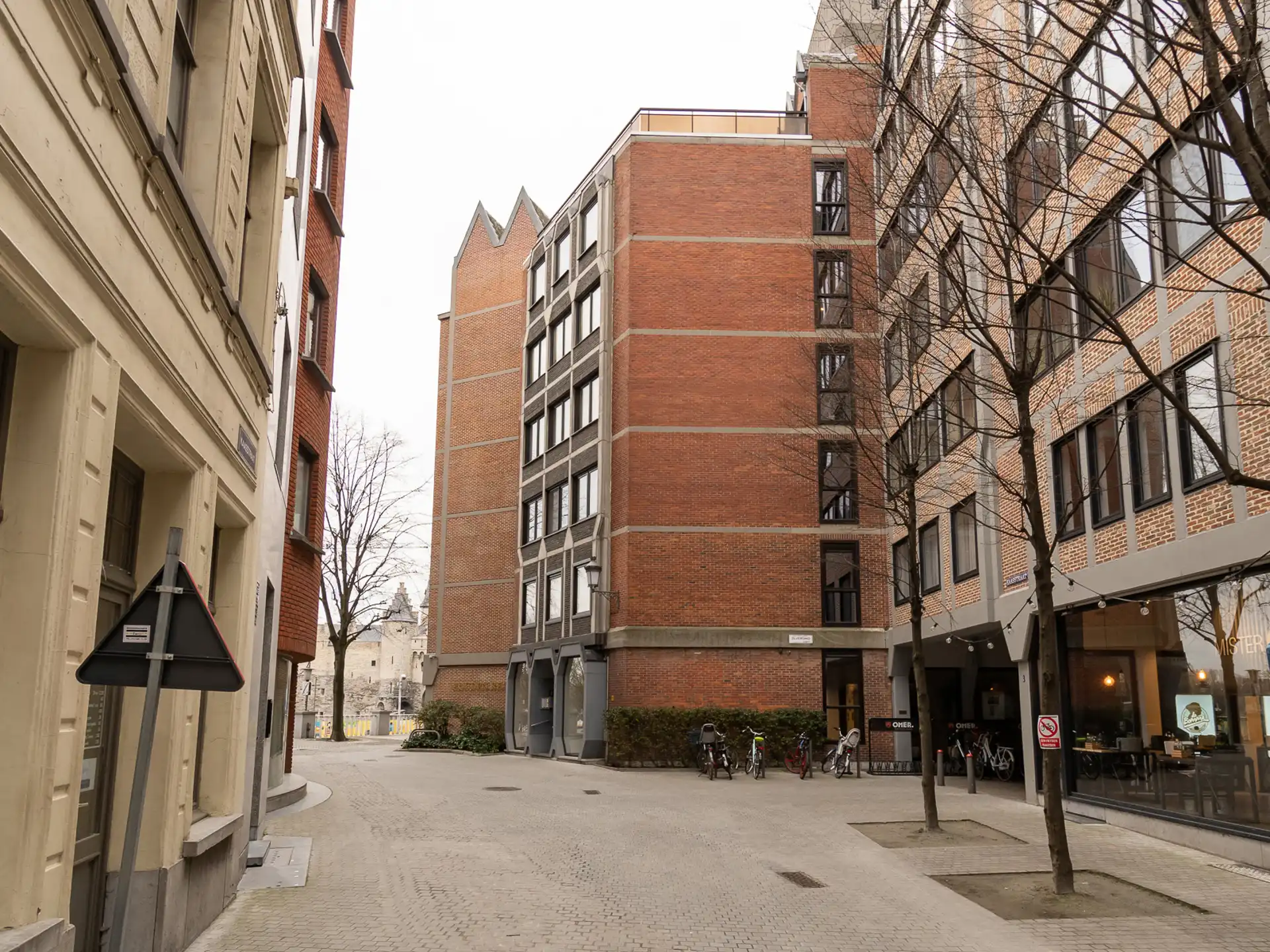 Gemeubelde studio op toplocatie in hartje stad! foto 3