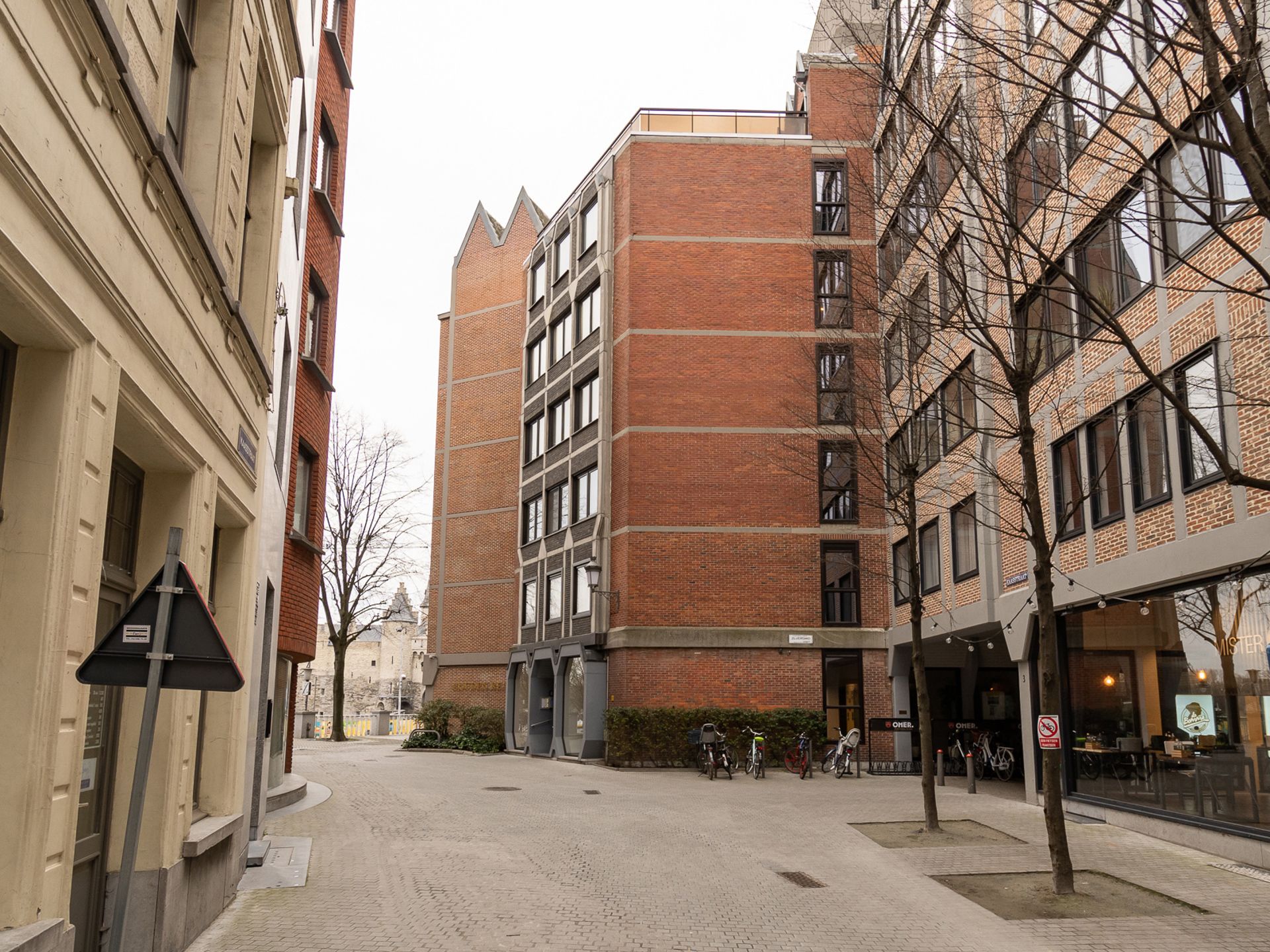 Gemeubelde studio op toplocatie in hartje stad! foto 3