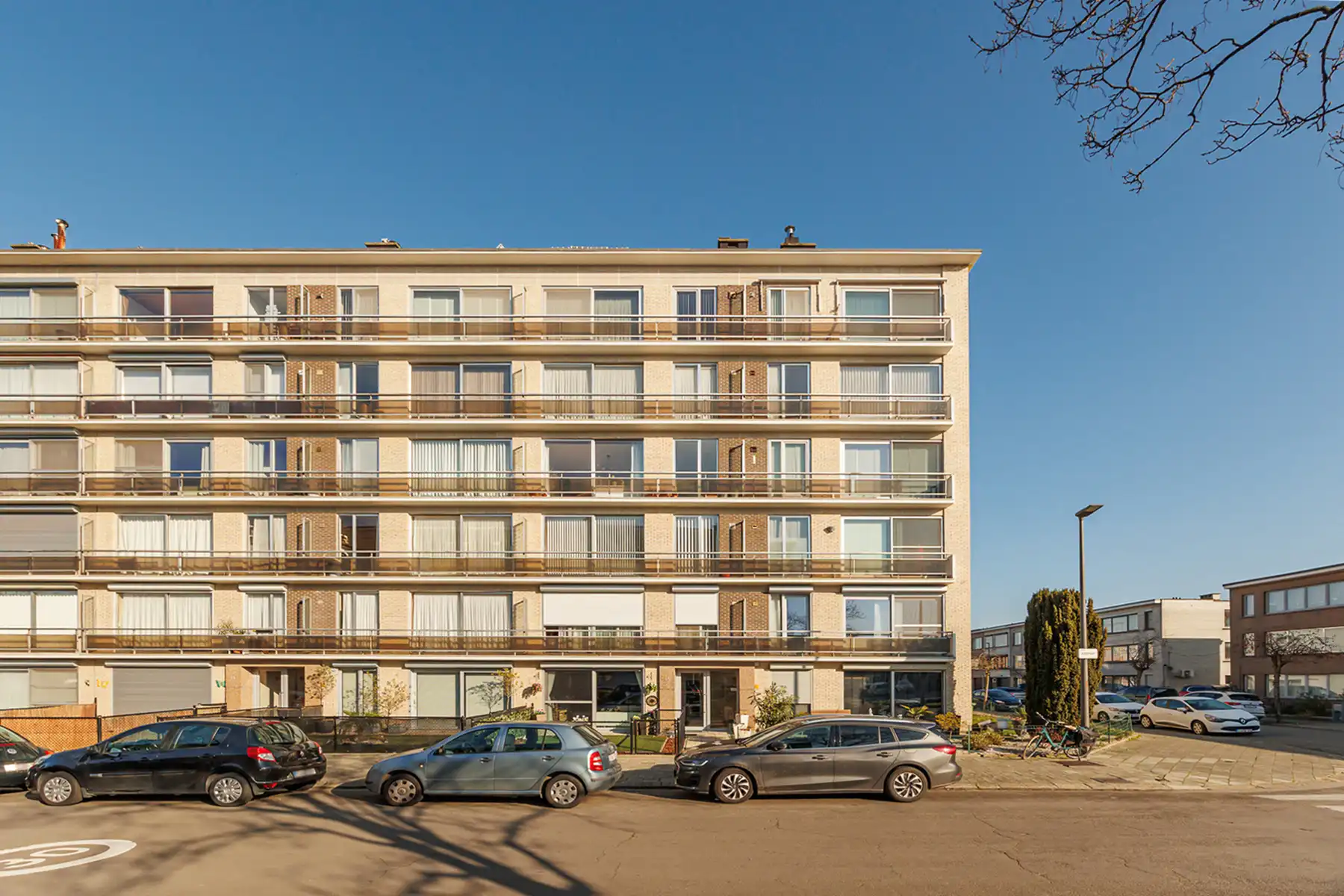 Gelijkvloers appartement met twee onderhoudsvriendelijke tuinen! foto 13