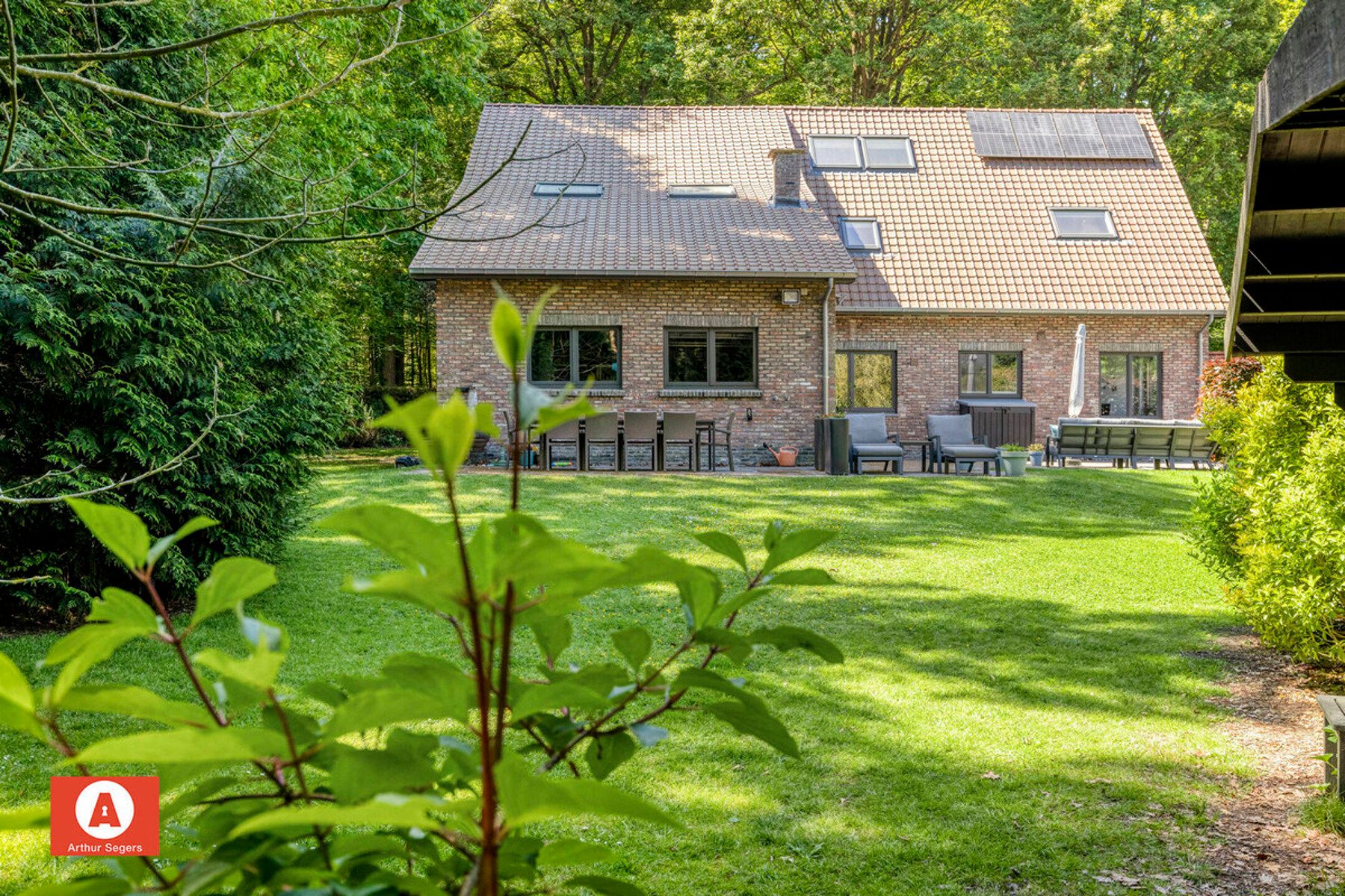 Ruim landhuis met mogelijks 5 slaapkamers in Buggenhout-Bos foto 2