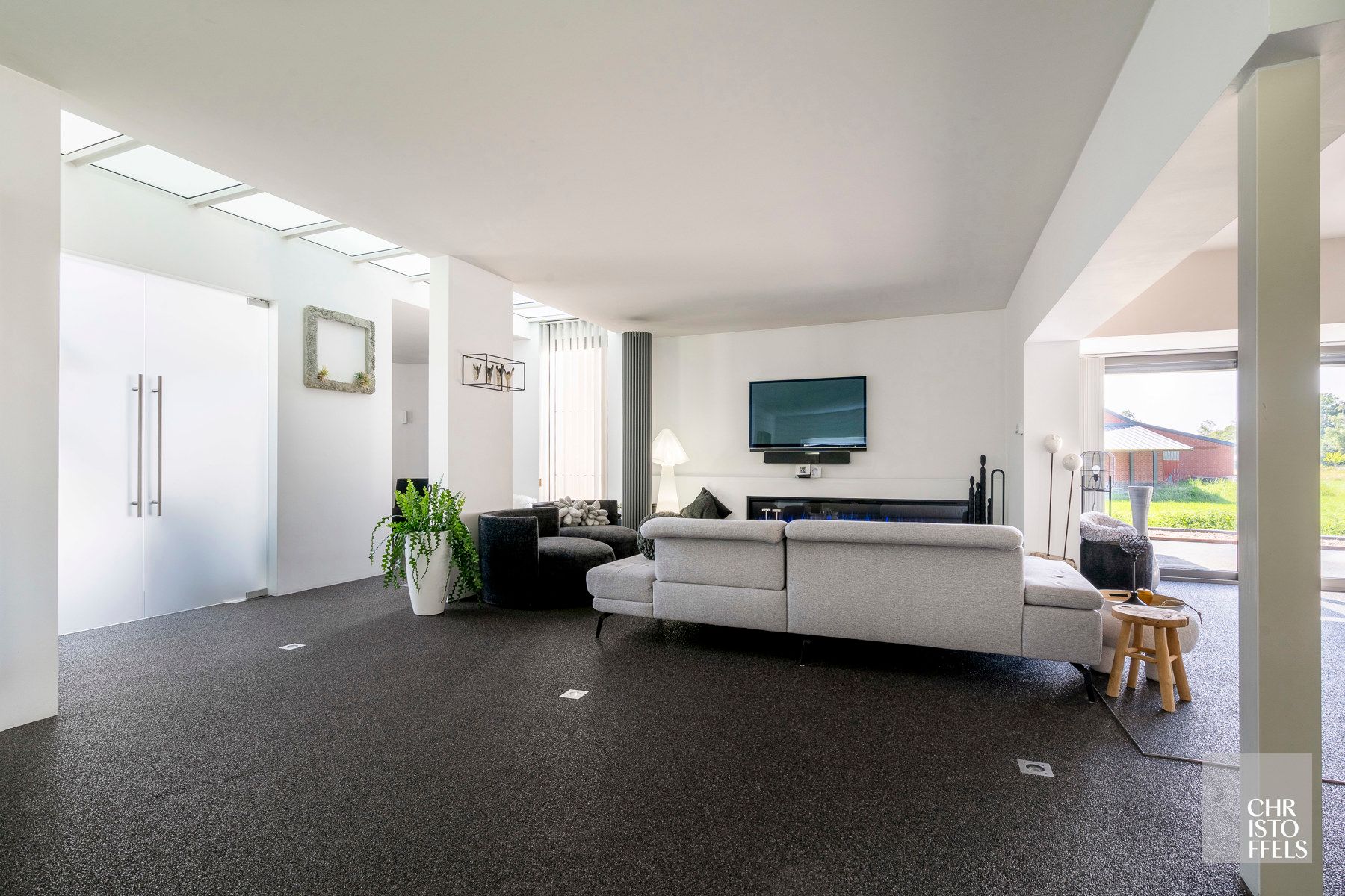 Moderne villa van 320m2 met verwarmd buitenzwembad foto 5