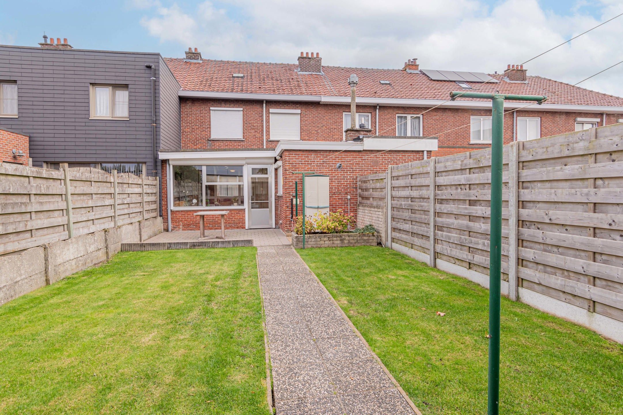 Gezellige gezinswoning met tuin en dubbele garage  foto 3