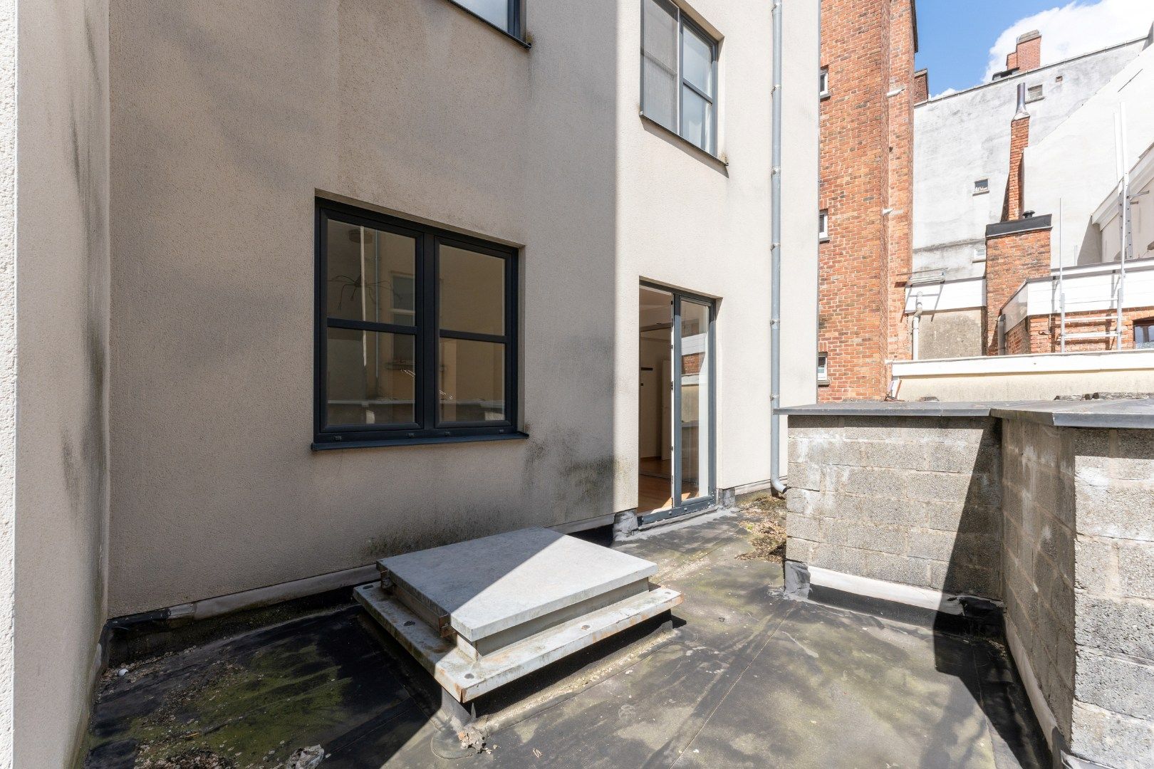 Recent & lichtrijk appartement (incl. autostaanplaats!) gelegen nabij de Bijloke site in Gent met zicht op de Leie.  foto 14