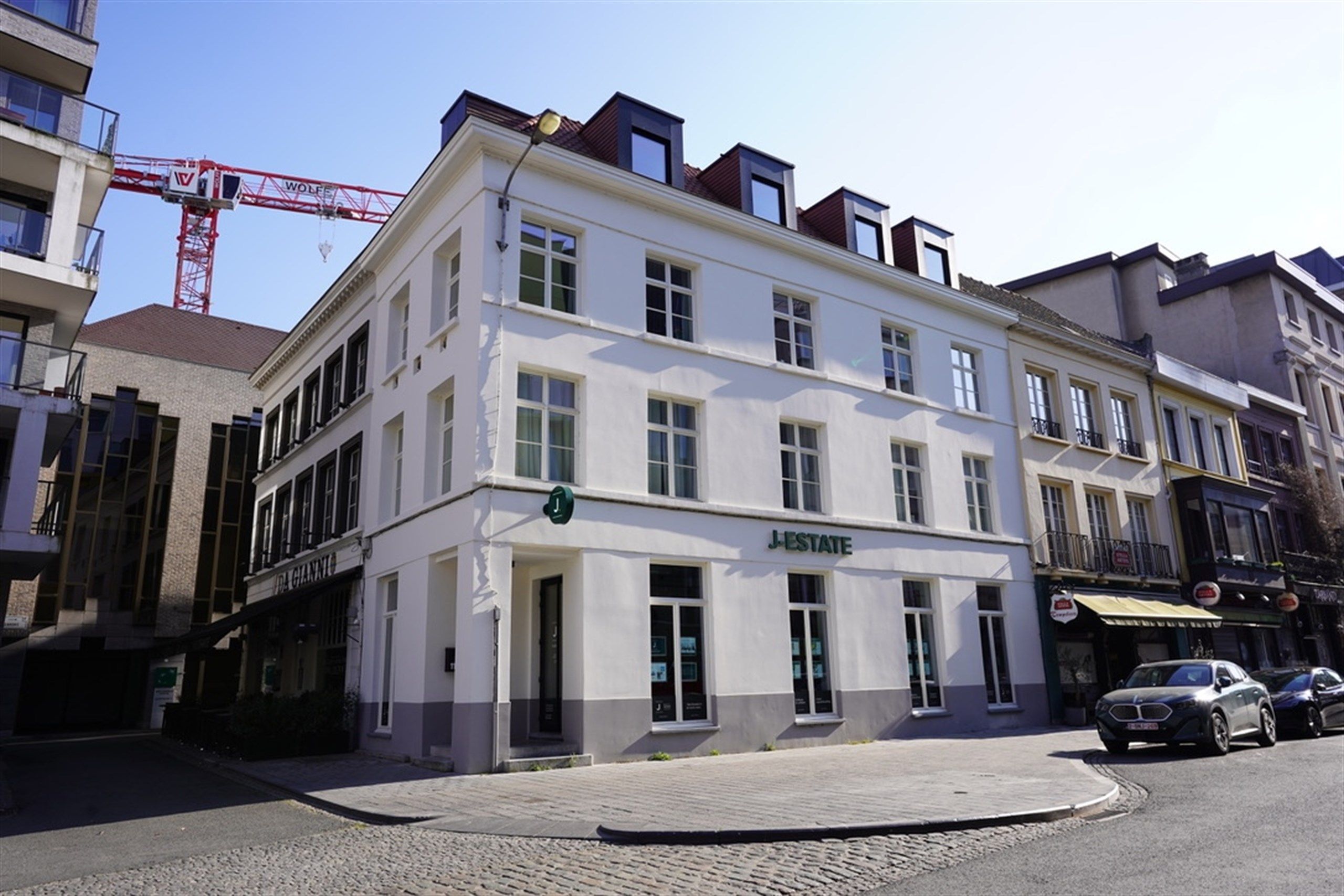 Gloednieuwe handelsruimte op de Graanmarkt (50m v/d Markt) foto {{pictureIndex}}