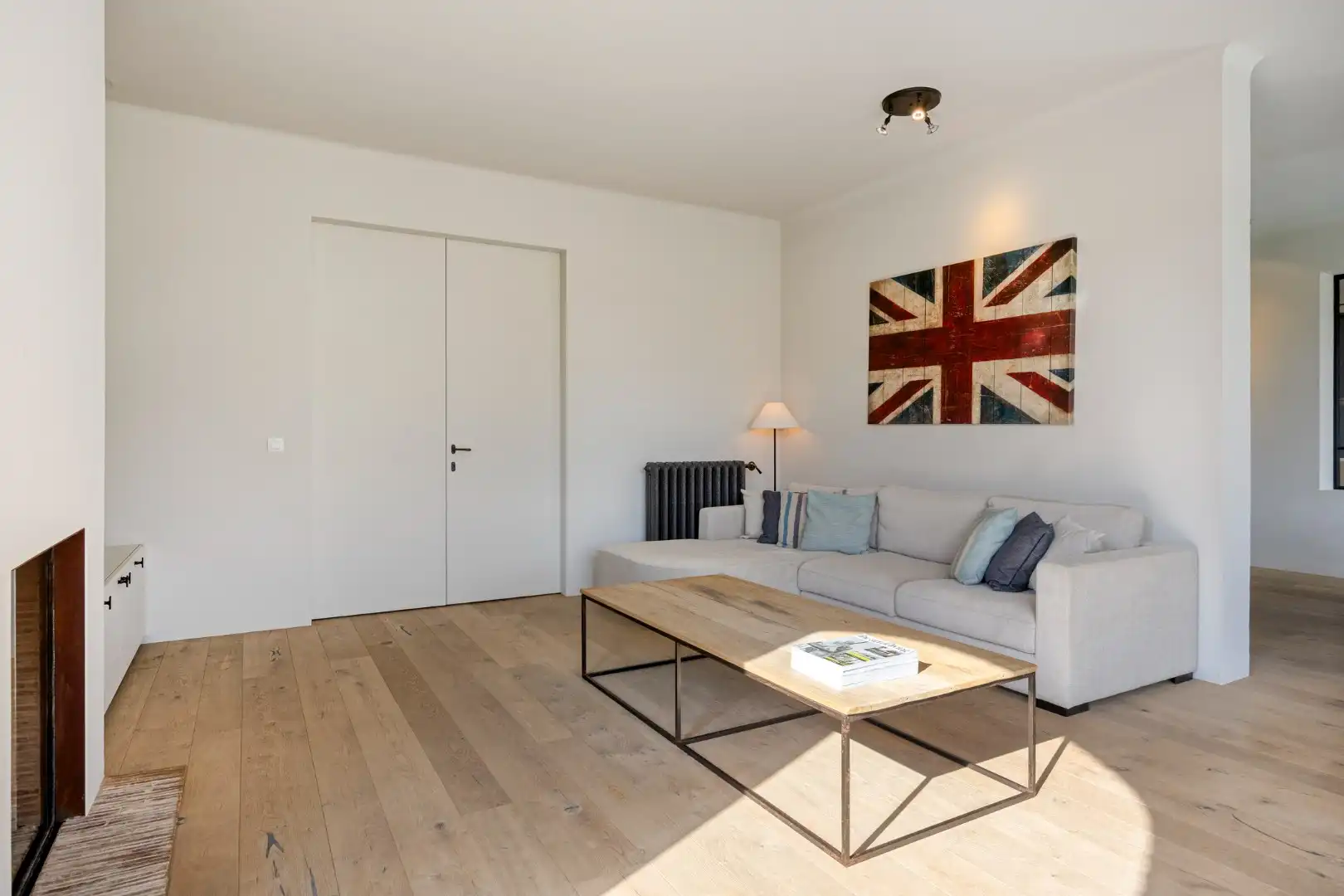 Prachtig afgewerkte villa met 4 slpks en 2 badkamers , landelijk gelegen op 1.080 m² ! foto 7