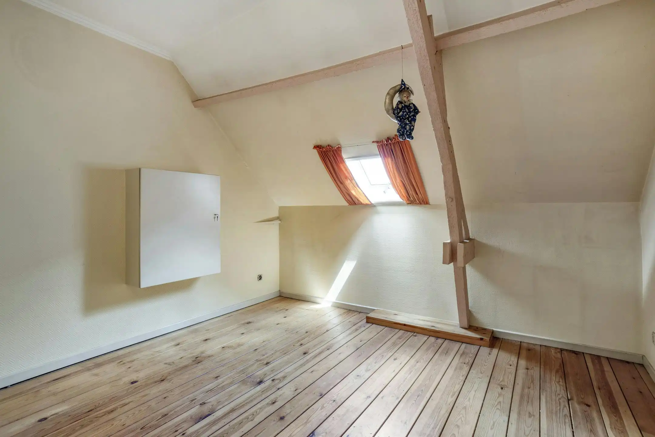 Te renoveren huis met vier slaapkamers en tuin in Kruibeke foto 12