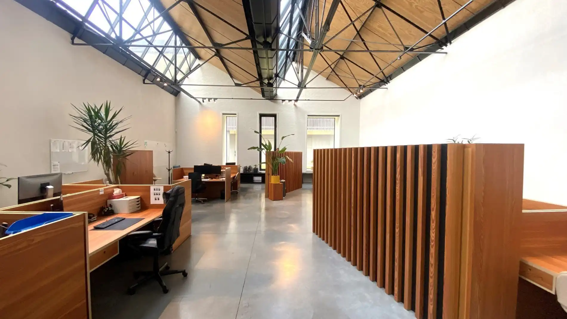 Gemeubelde kantoren met dienstverlening in Cotton Factory in Kortrijk foto {{pictureIndex}}